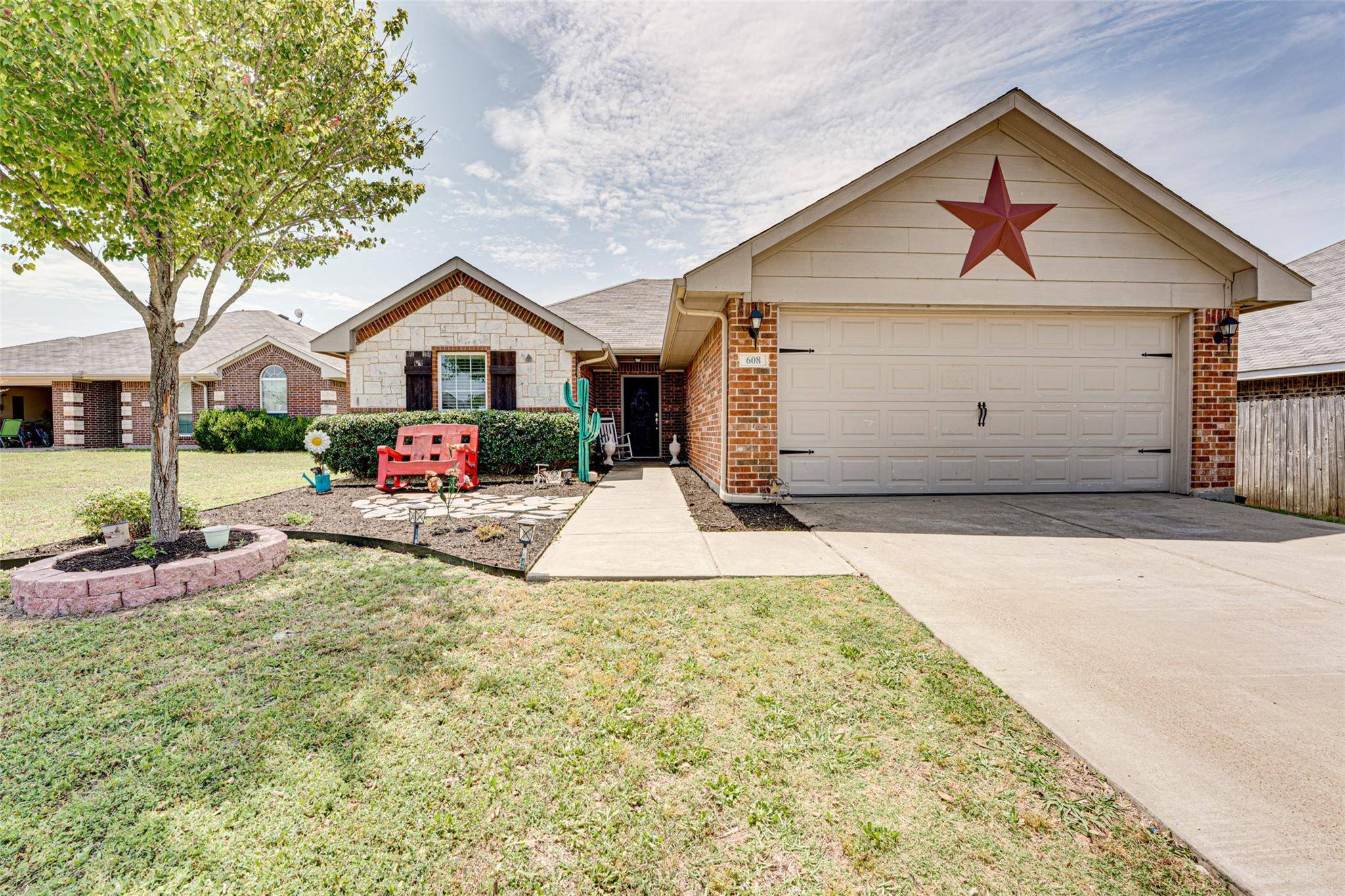 Waxahachie, TX 75165,608 Antonio Lane