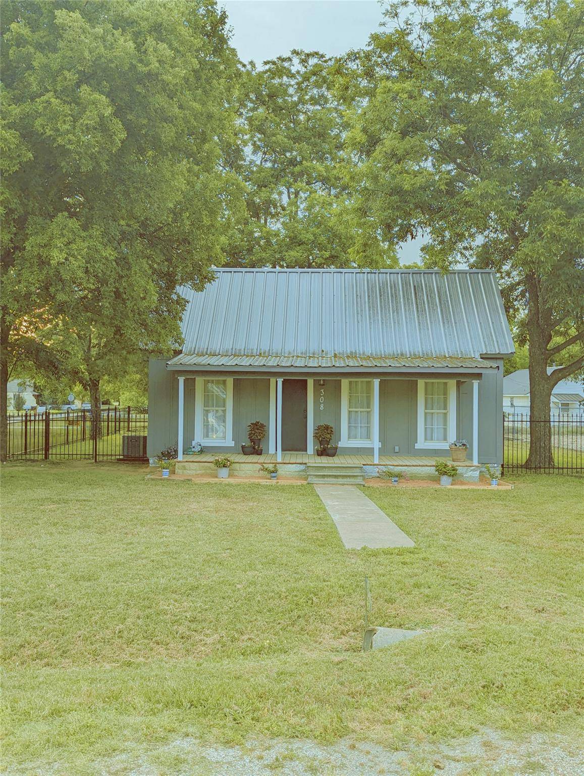 Whitney, TX 76692,308 N Trinity Street