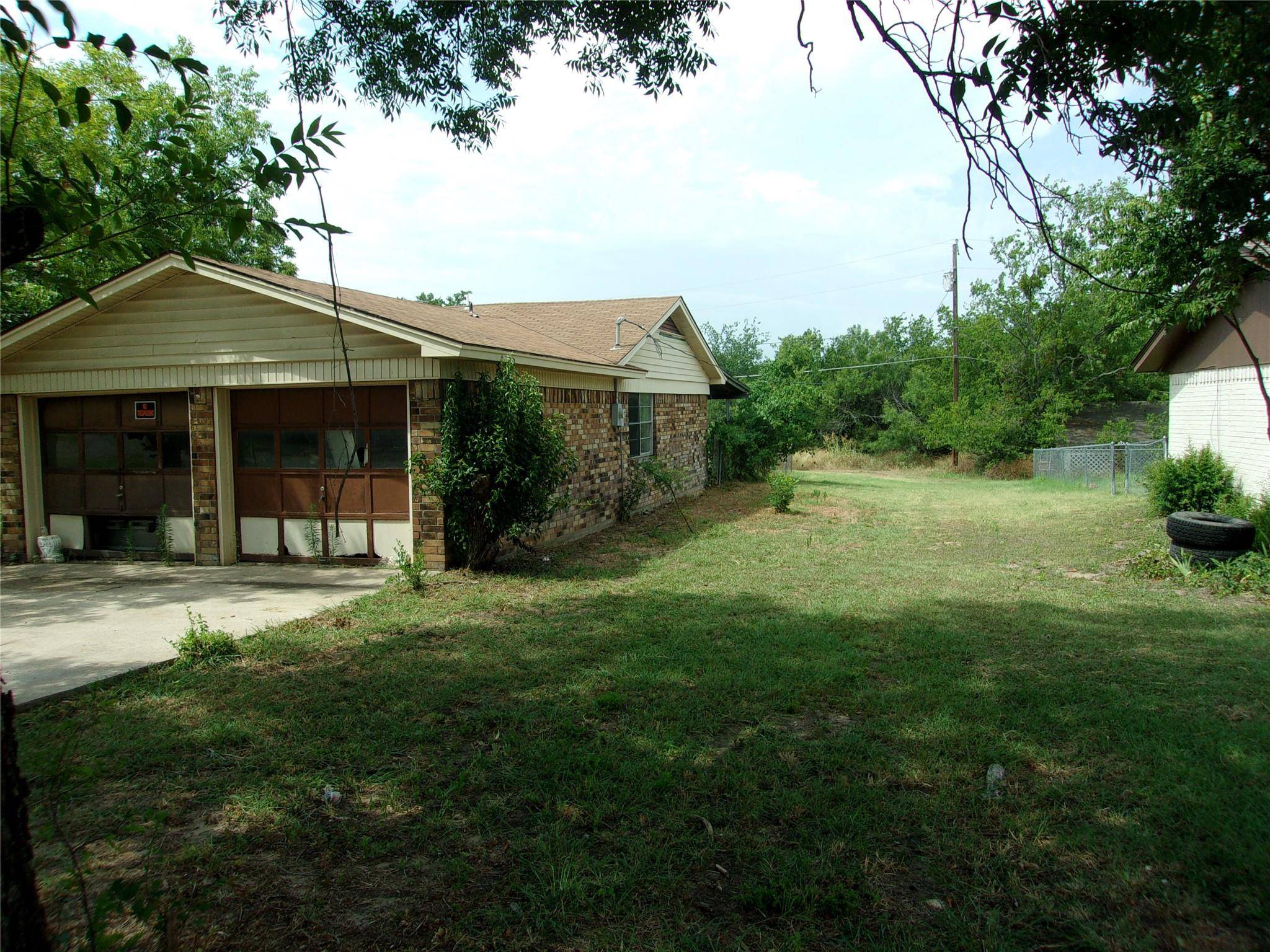 Granbury, TX 76049,214 Vista Drive