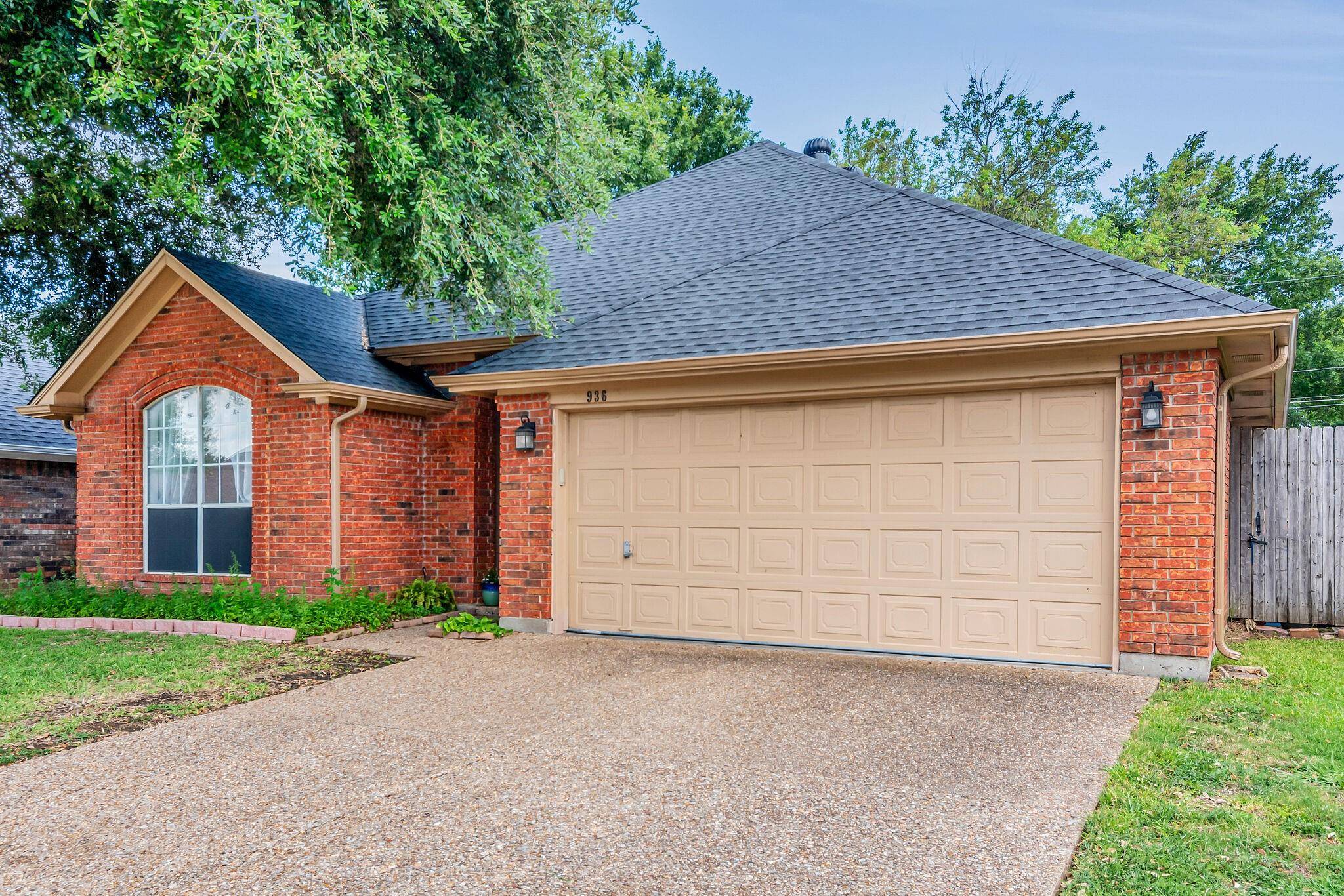 Arlington, TX 76017,936 Freshwood Court