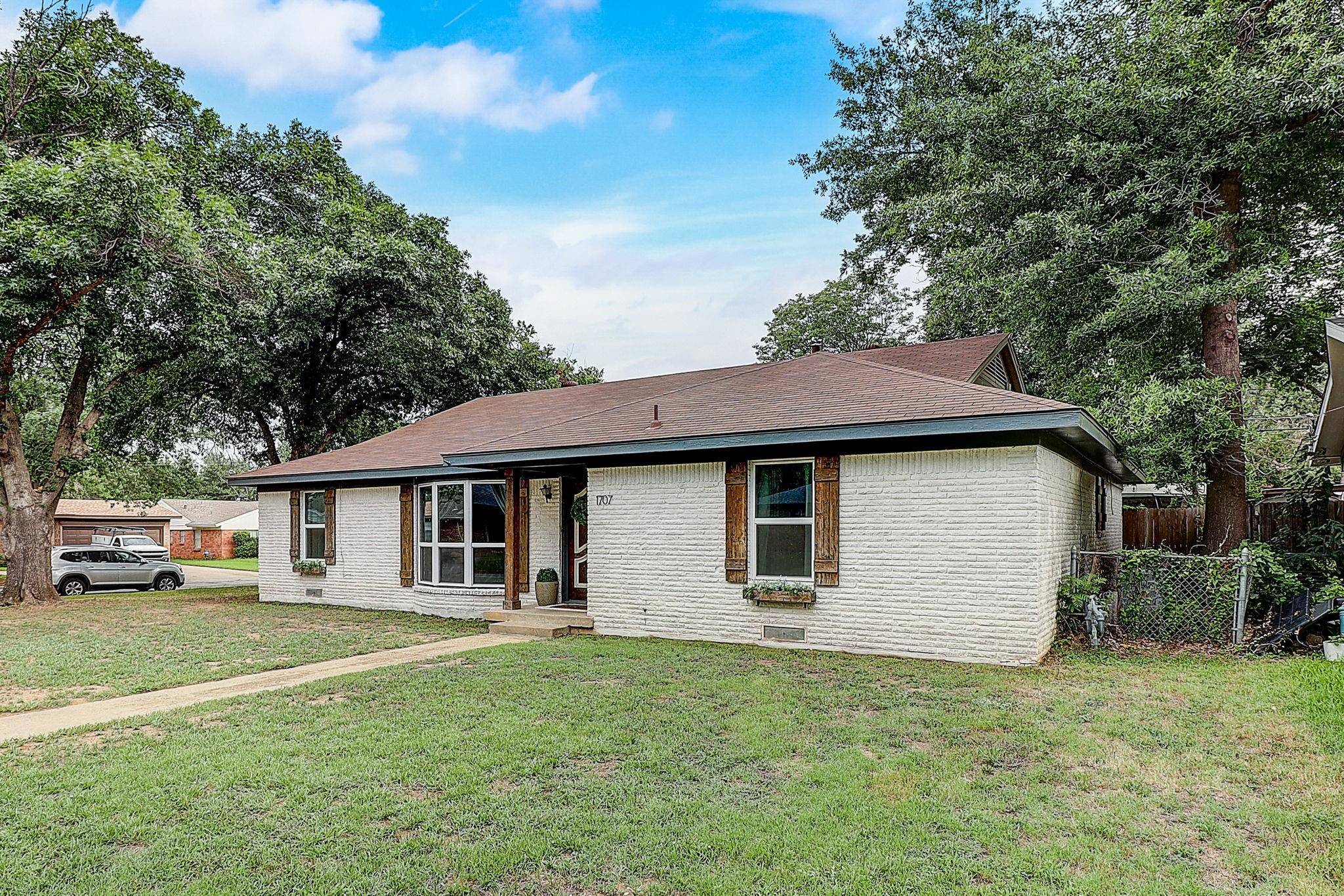 Arlington, TX 76013,1707 Bluebonnet Trail