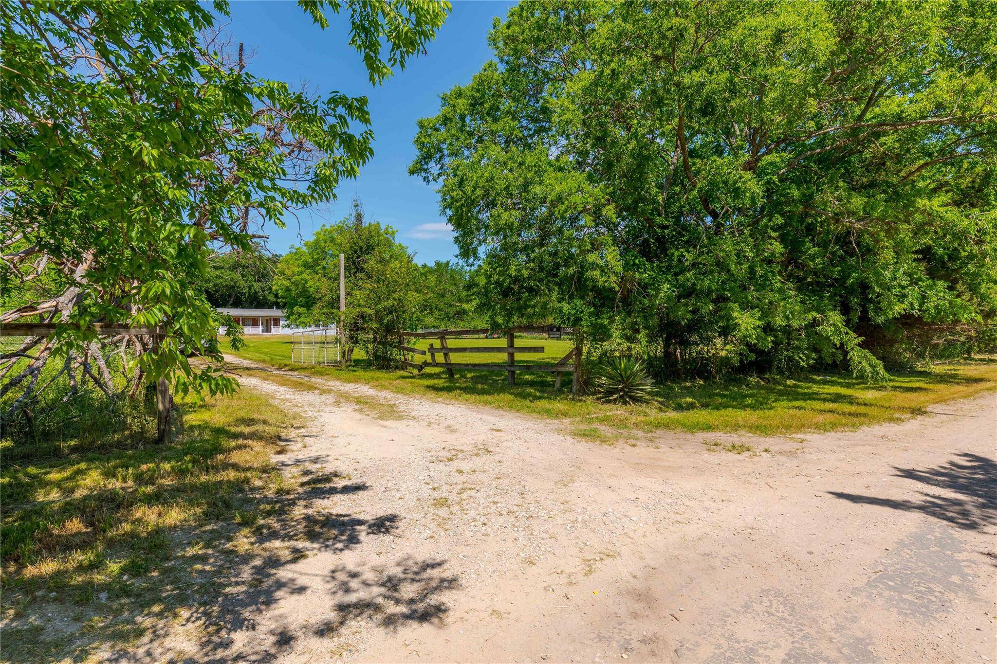 Quinlan, TX 75474,10054 County Road 2304