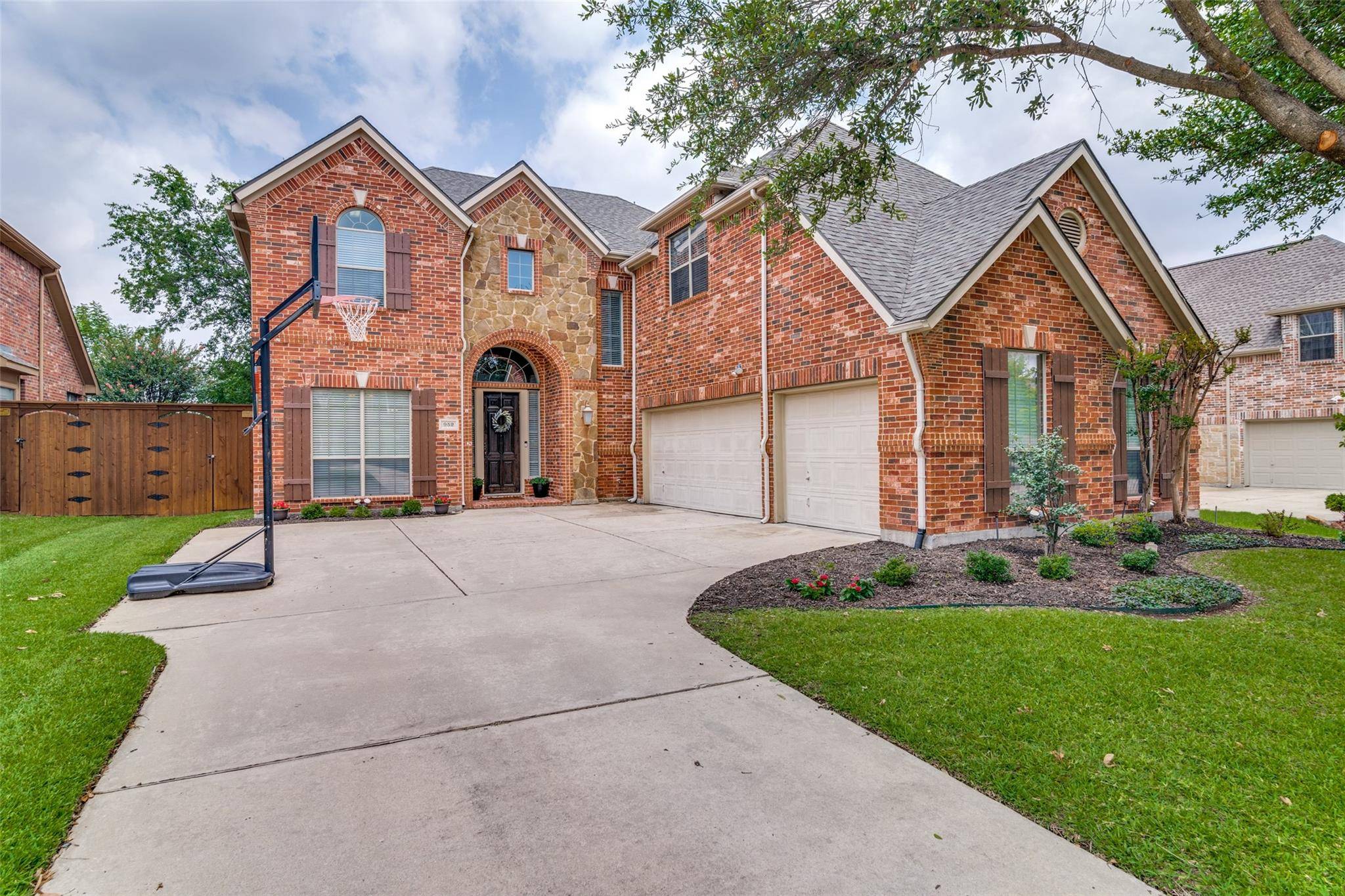 Allen, TX 75013,952 Redbird Lane