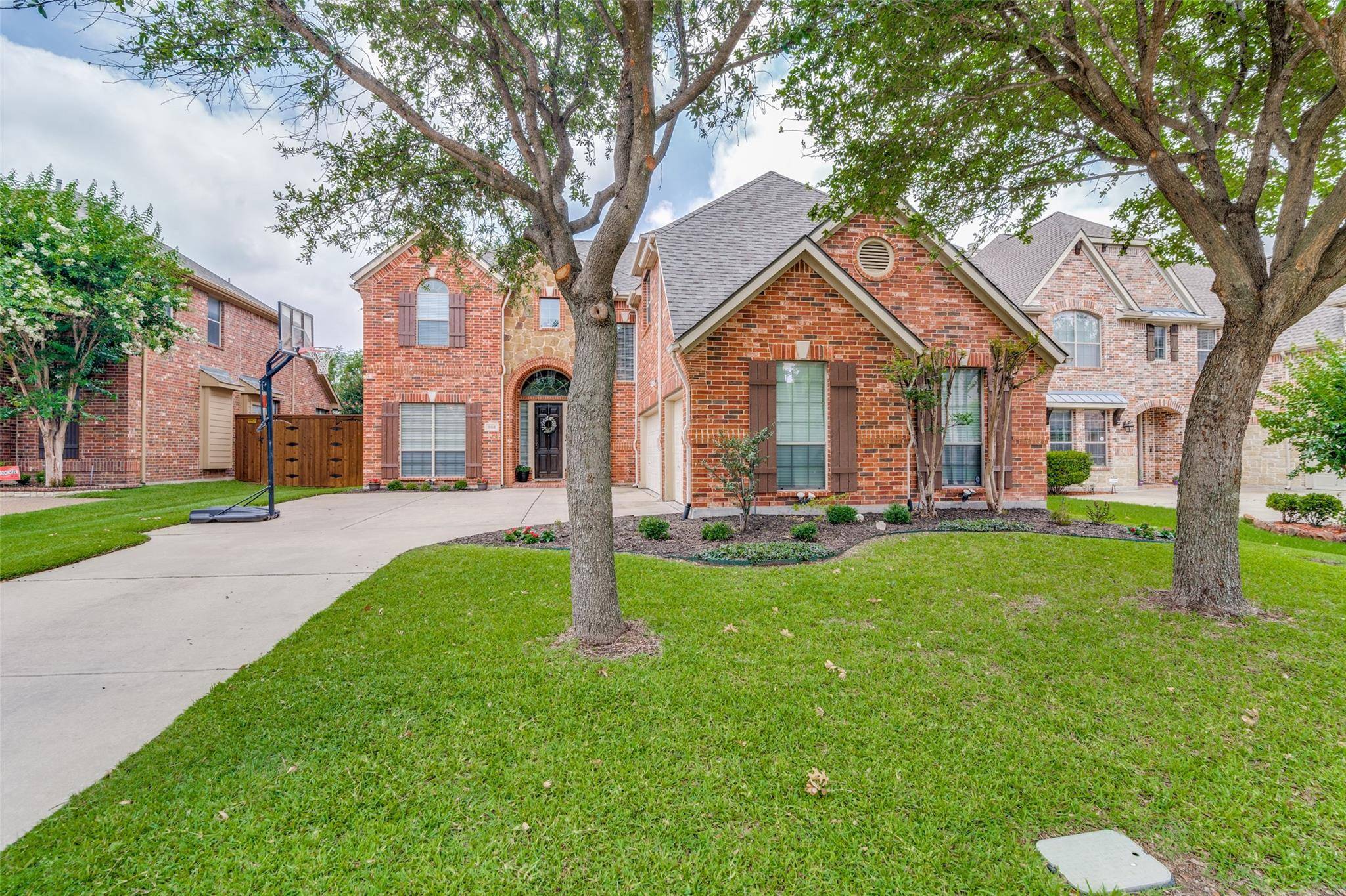 Allen, TX 75013,952 Redbird Lane