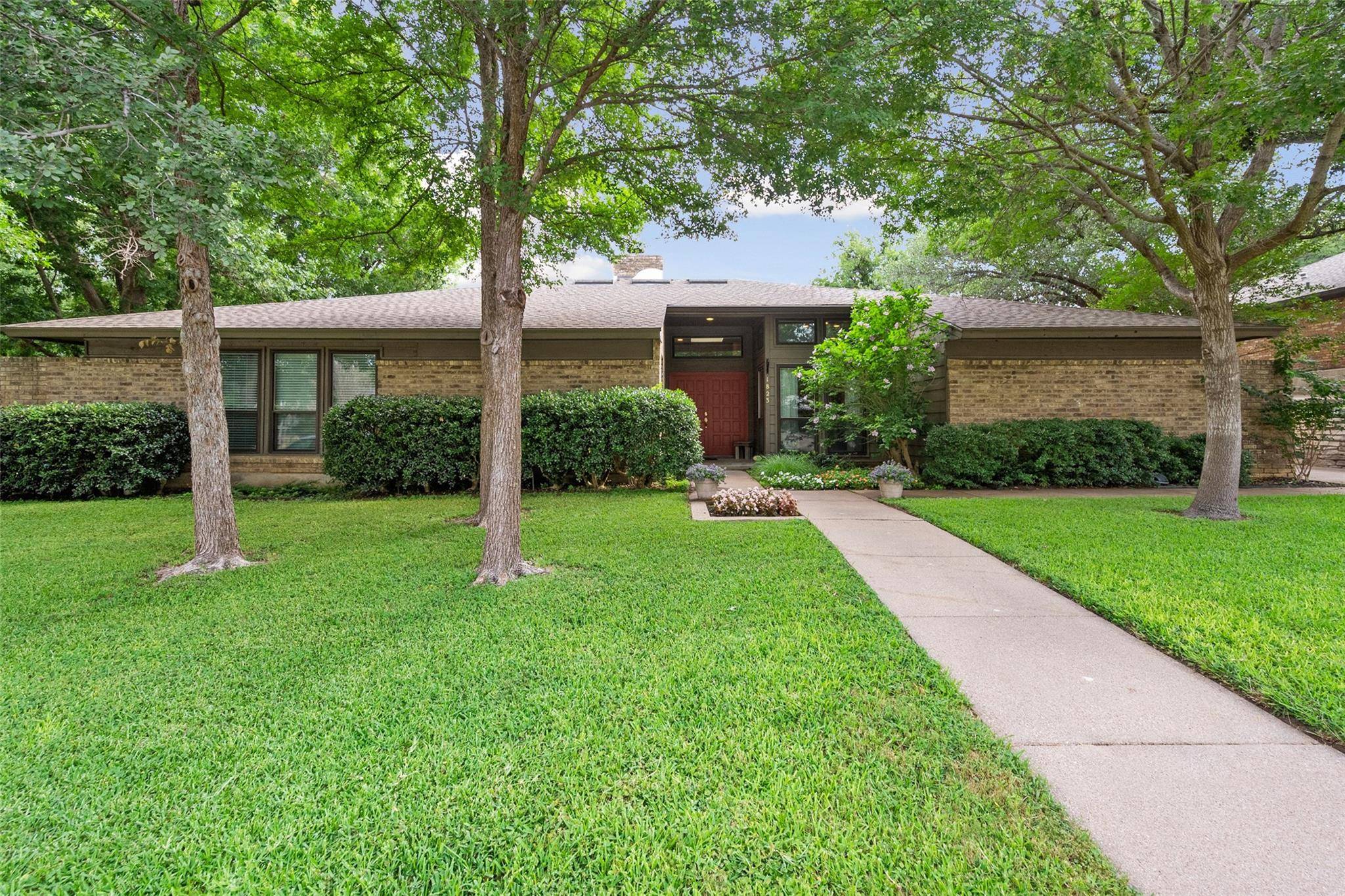 Arlington, TX 76012,1823 Waterwood Drive