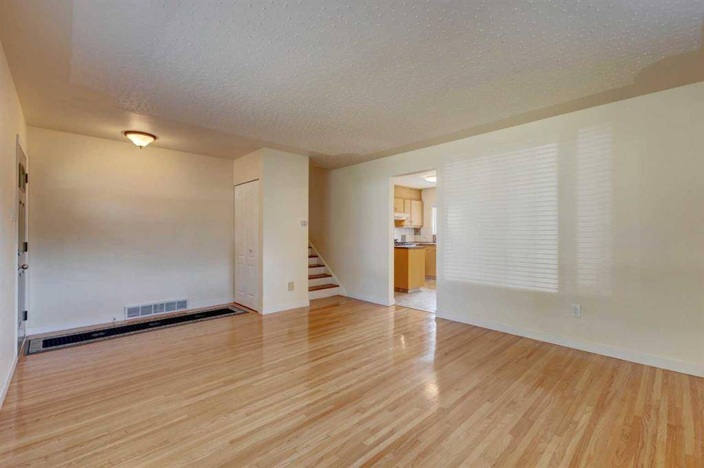 Calgary, AB T2L 1H2,3908 Brooklyn CRES NW