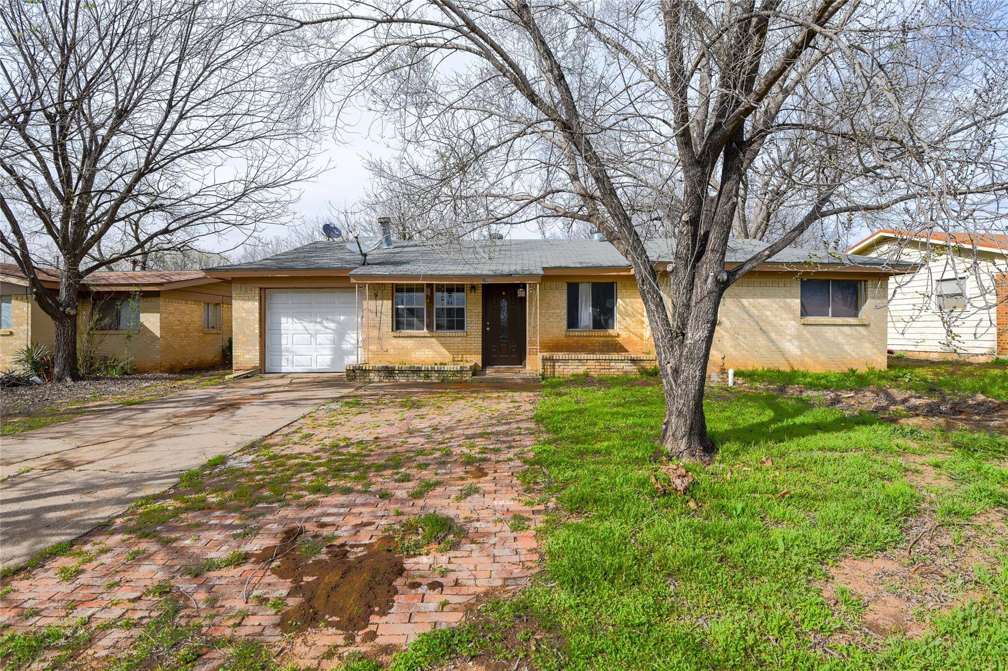 Mineral Wells, TX 76067,1915 SE 21st Street