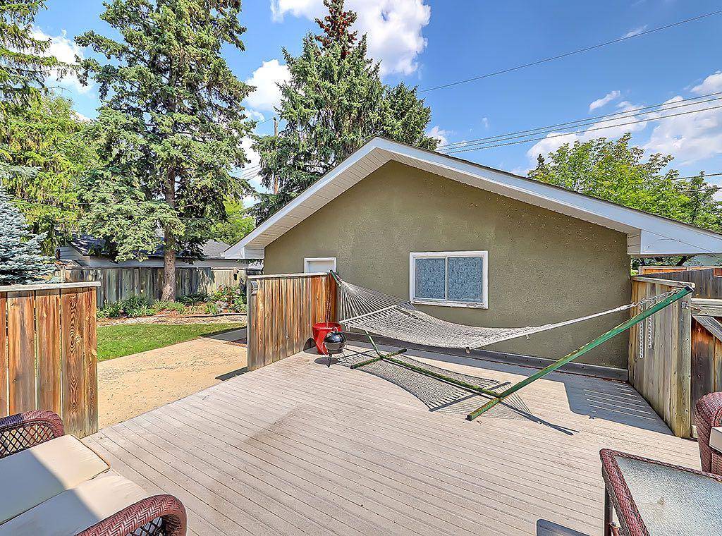 Calgary, AB T3E 6B4,2747 Laurel CRES SW