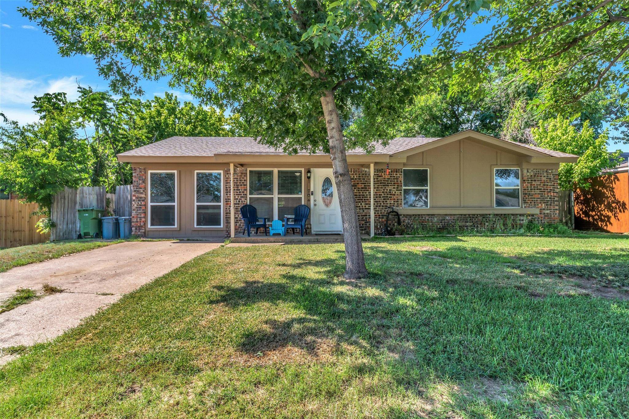 Hurst, TX 76053,704 Oak Drive