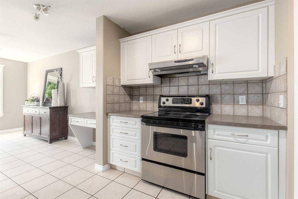 Calgary, AB T3L 2L4,61 Tuscany Meadows Common NW