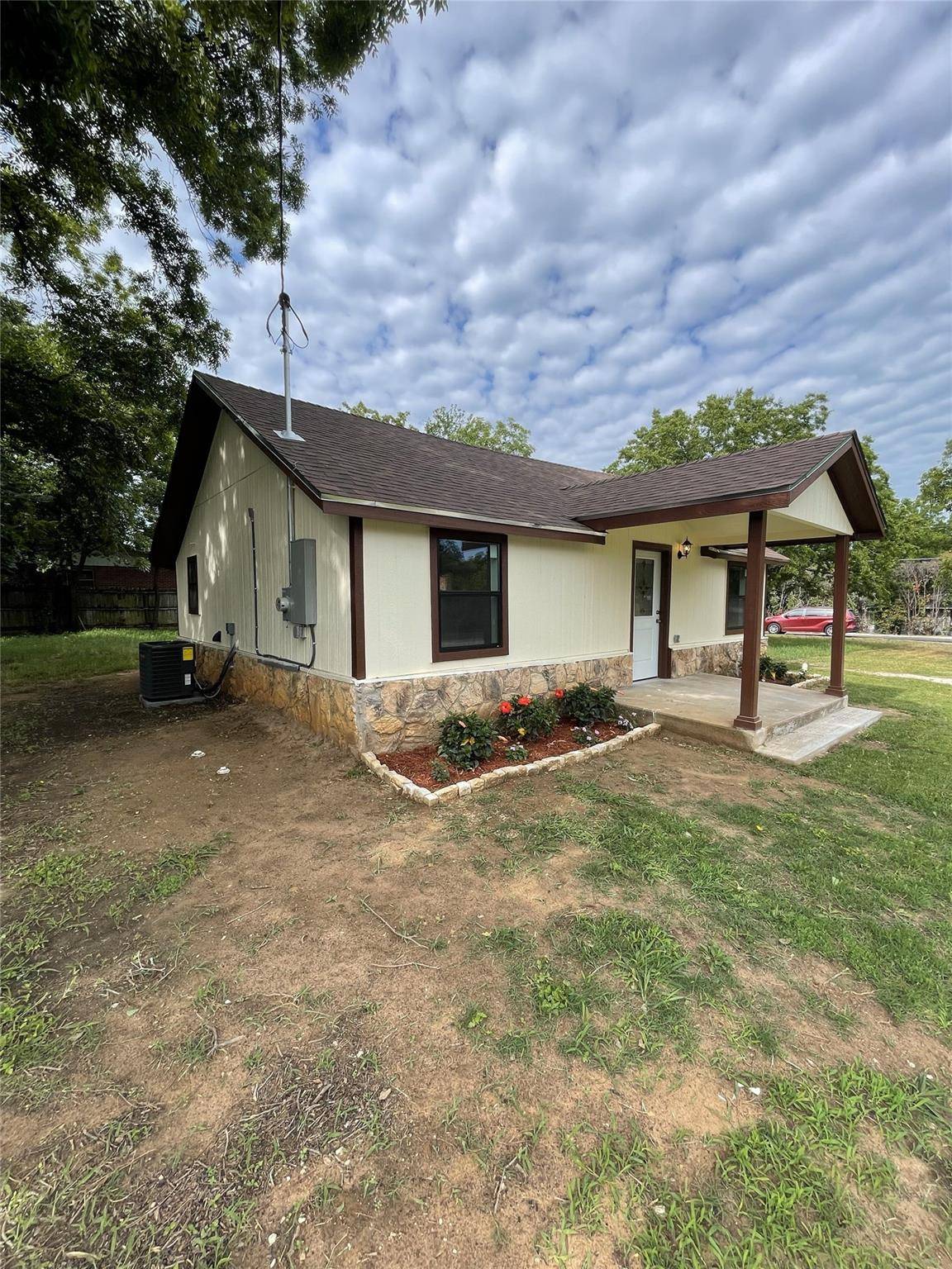 Jacksboro, TX 76458,1029 W College Street