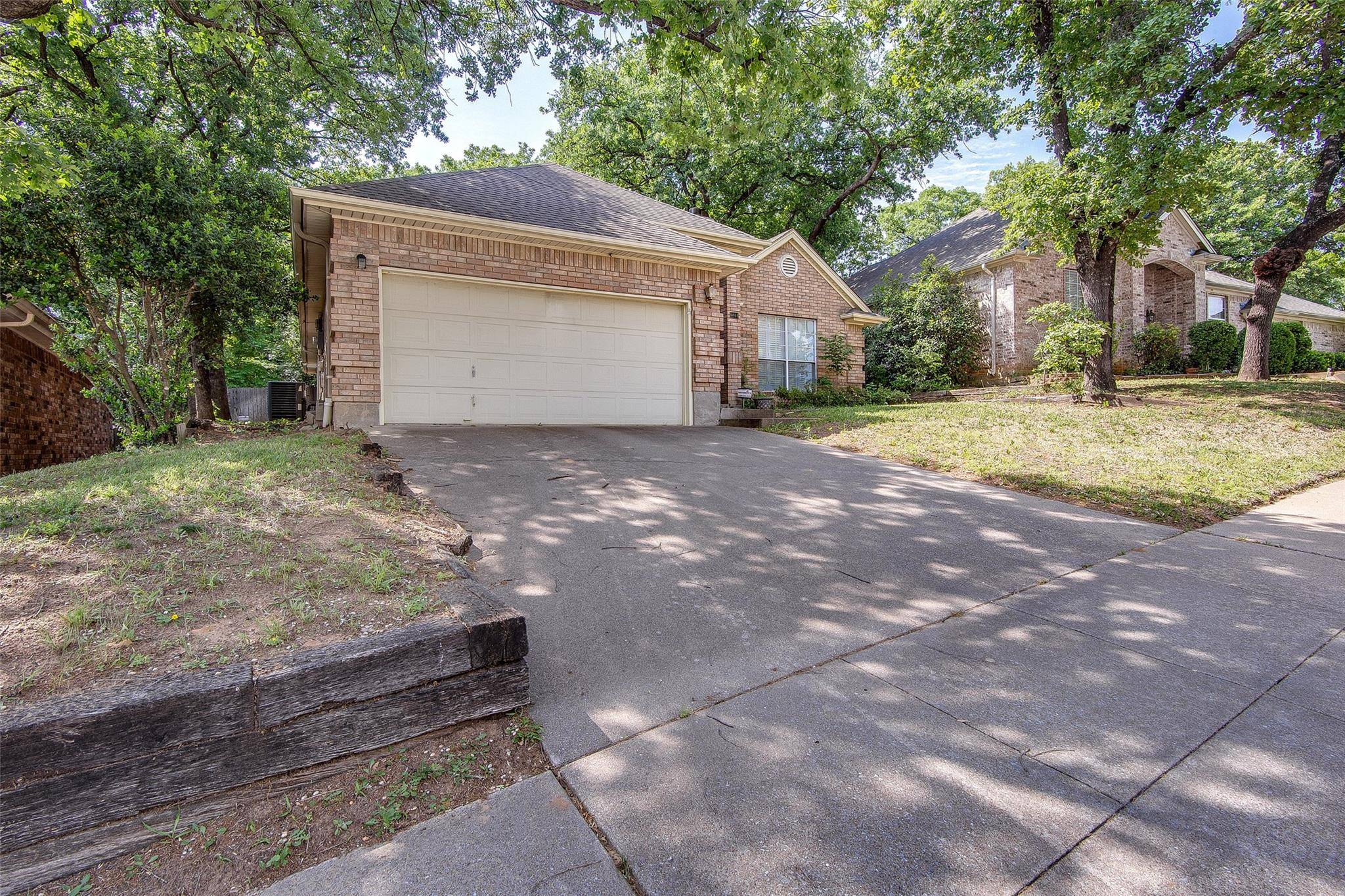 Arlington, TX 76017,6014 Flintshire Court