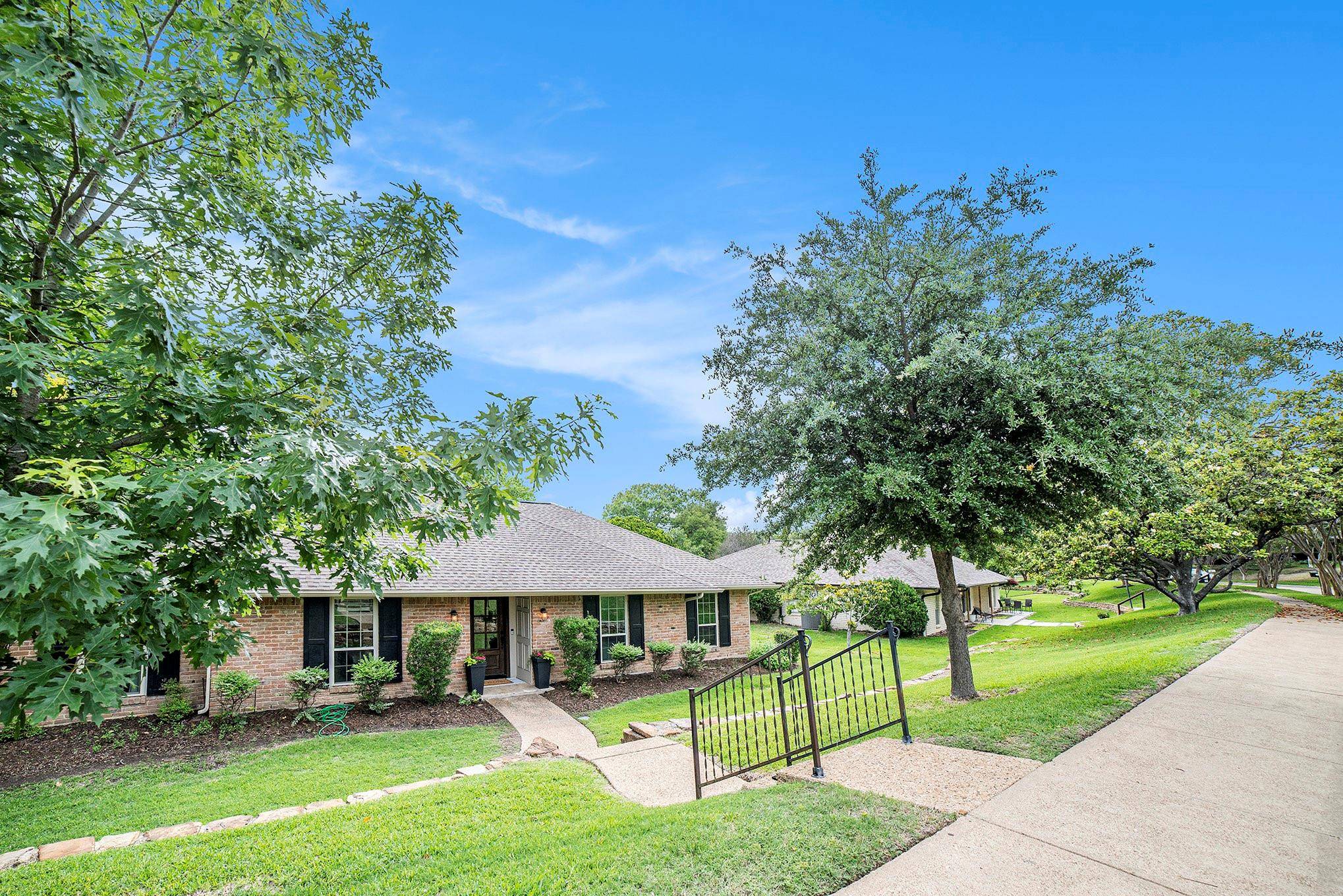 Richardson, TX 75080,401 Meadowcrest Drive