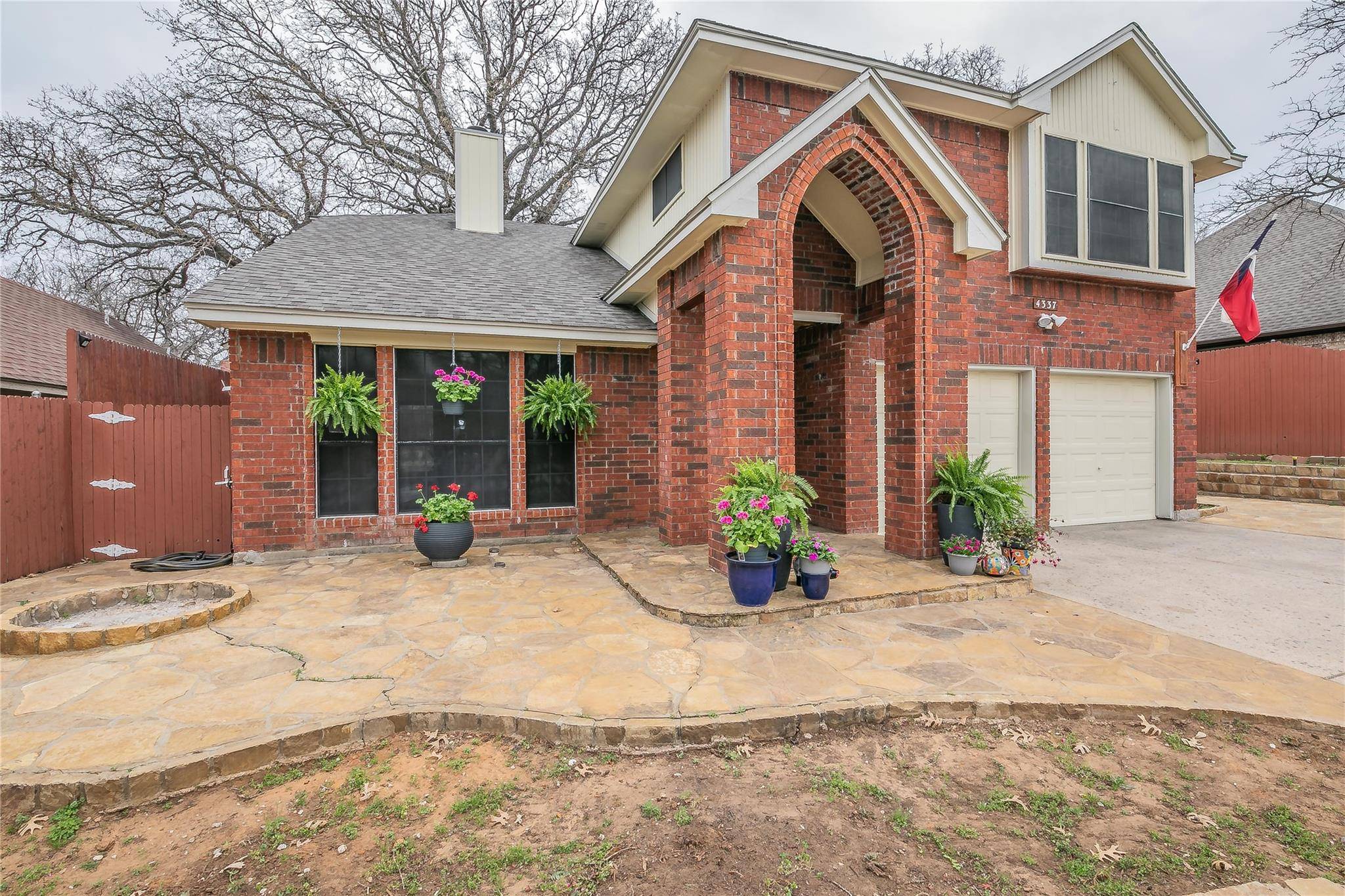 Grapevine, TX 76051,4337 Greenwood Lane