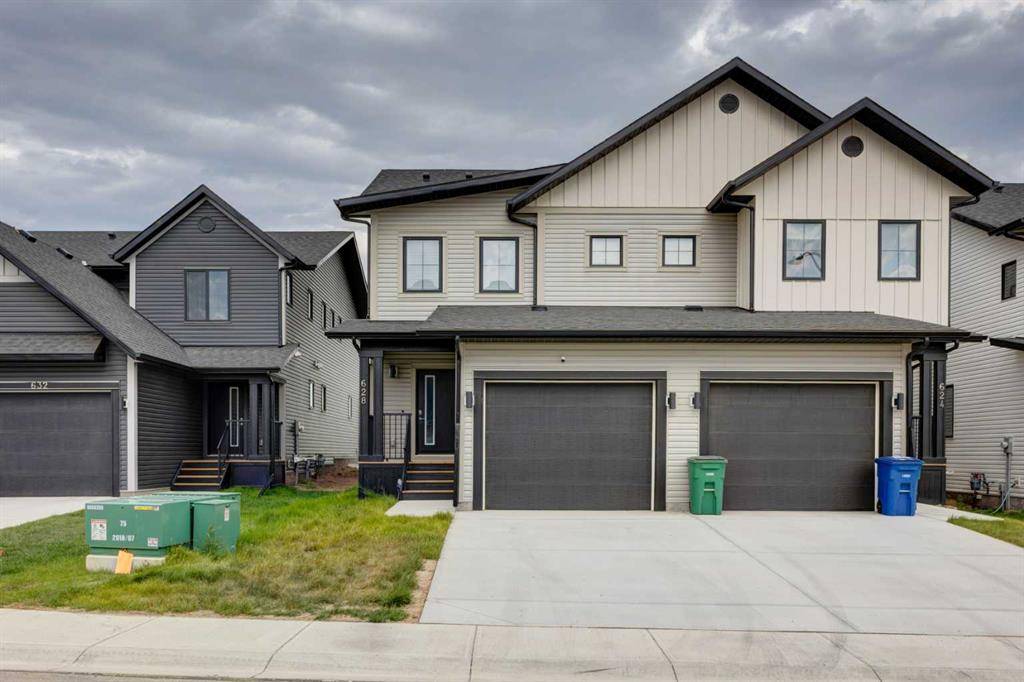 Airdrie, AB T4B 5H7,628 South Point Heath SW