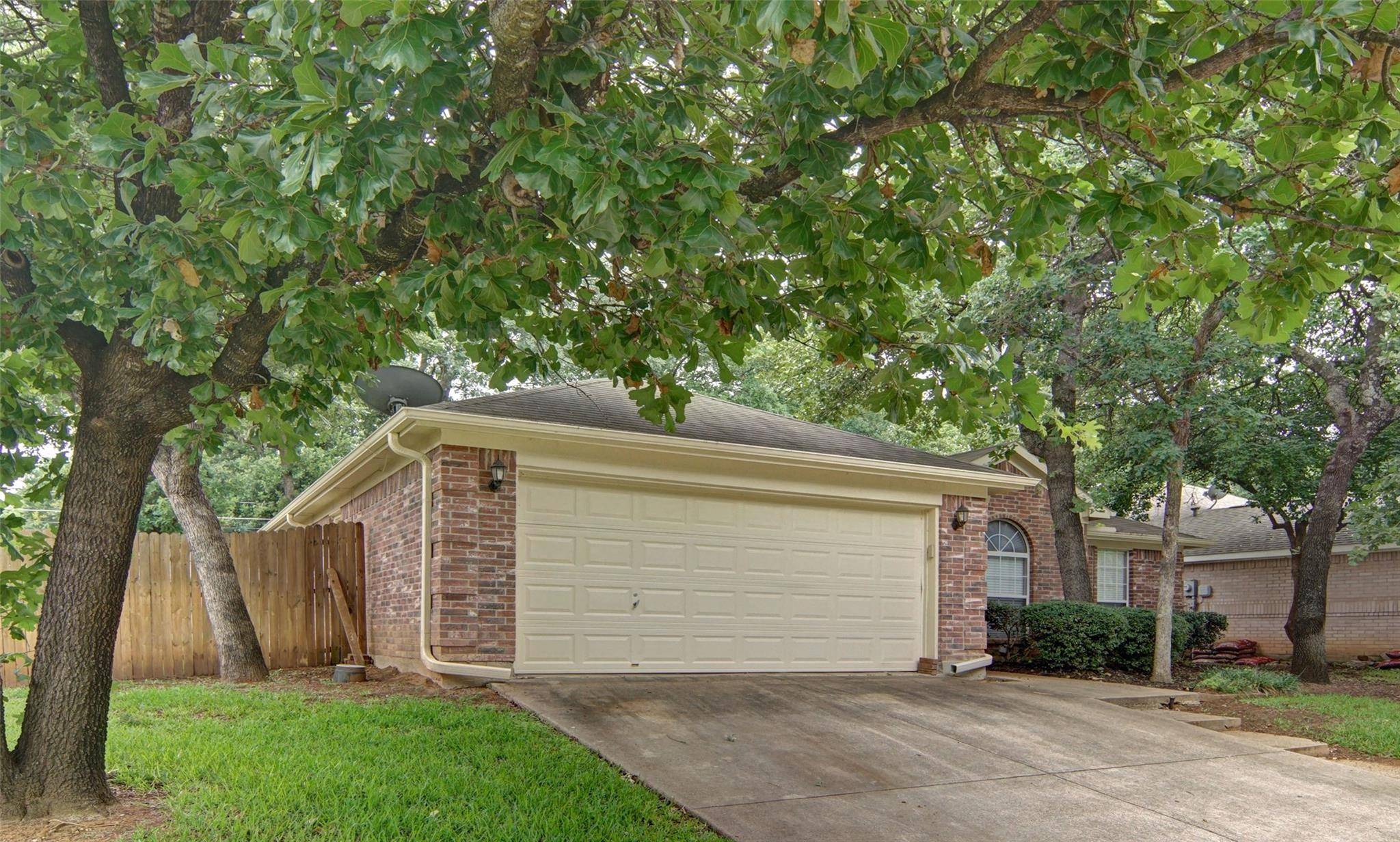 Arlington, TX 76017,4806 Landrun Lane