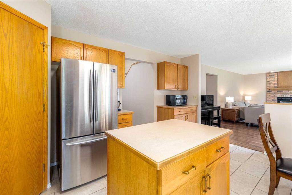 Calgary, AB T3H 2T9,2160 Sirocco DR SW