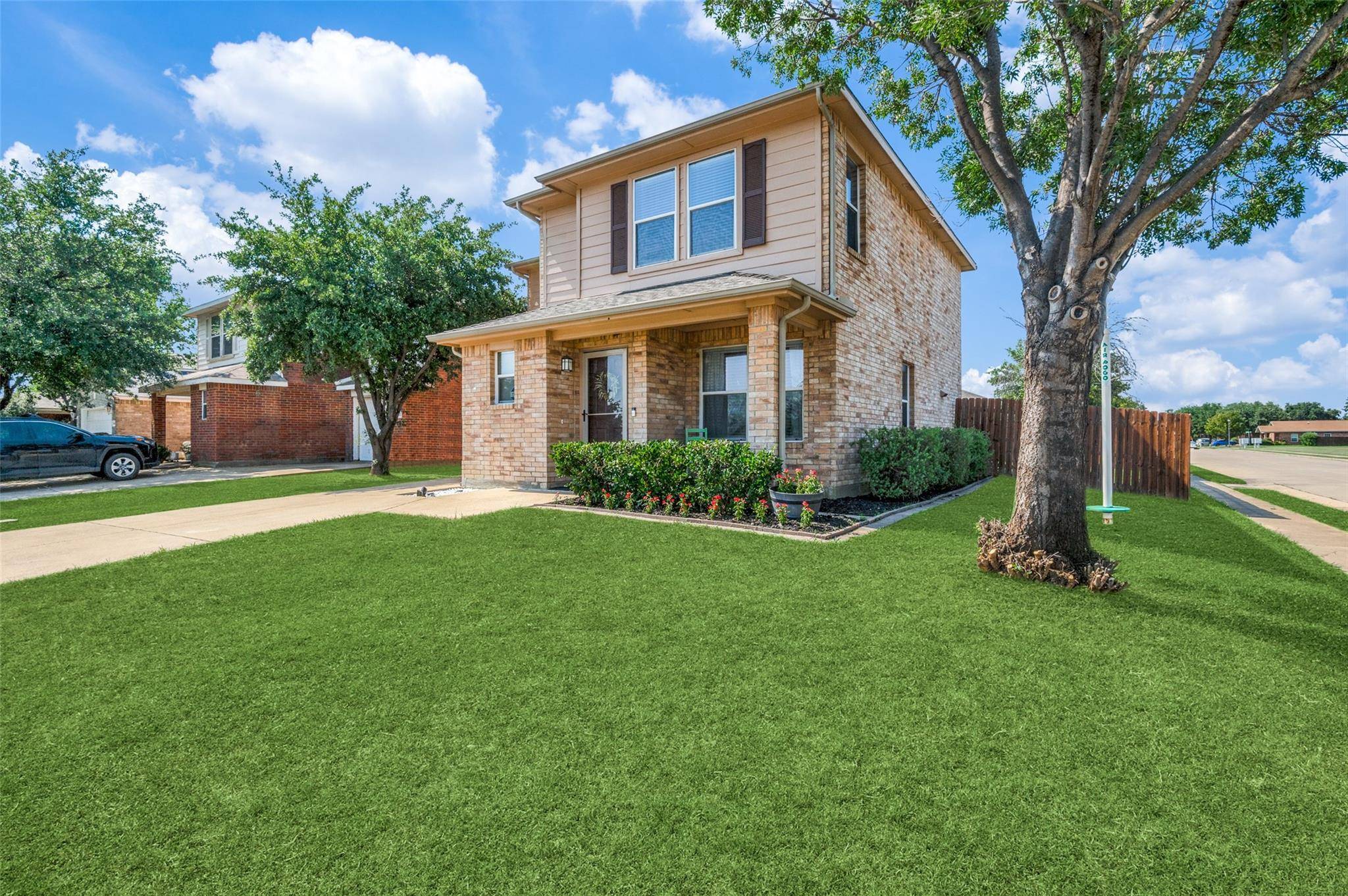 Dallas, TX 75212,3916 Gray Oak Place