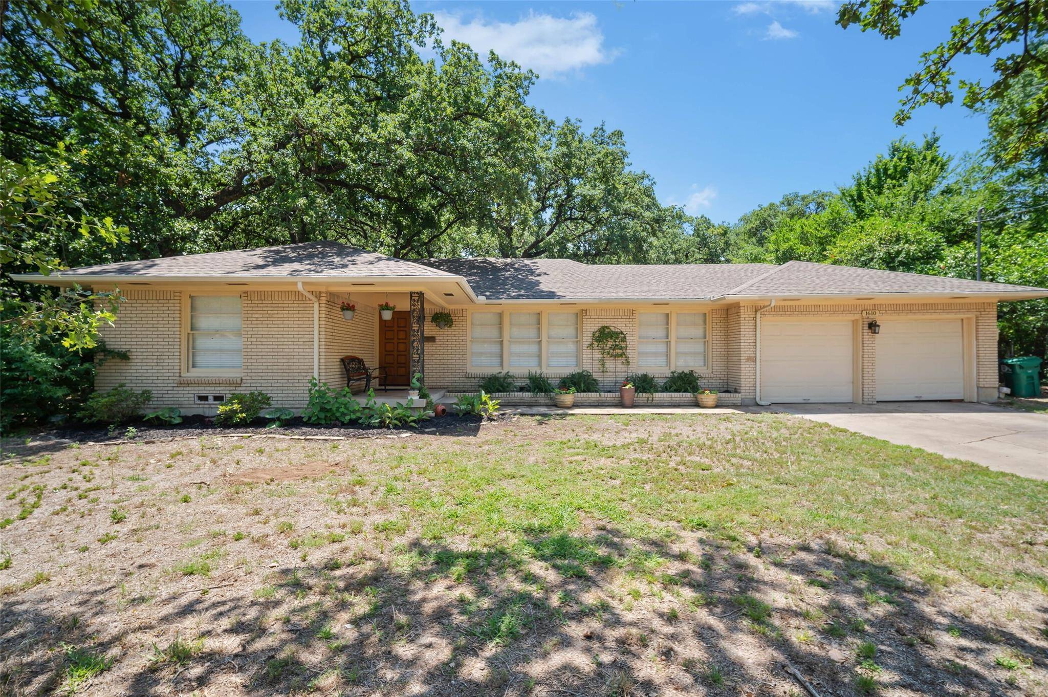 Denton, TX 76209,1610 Laurelwood Drive