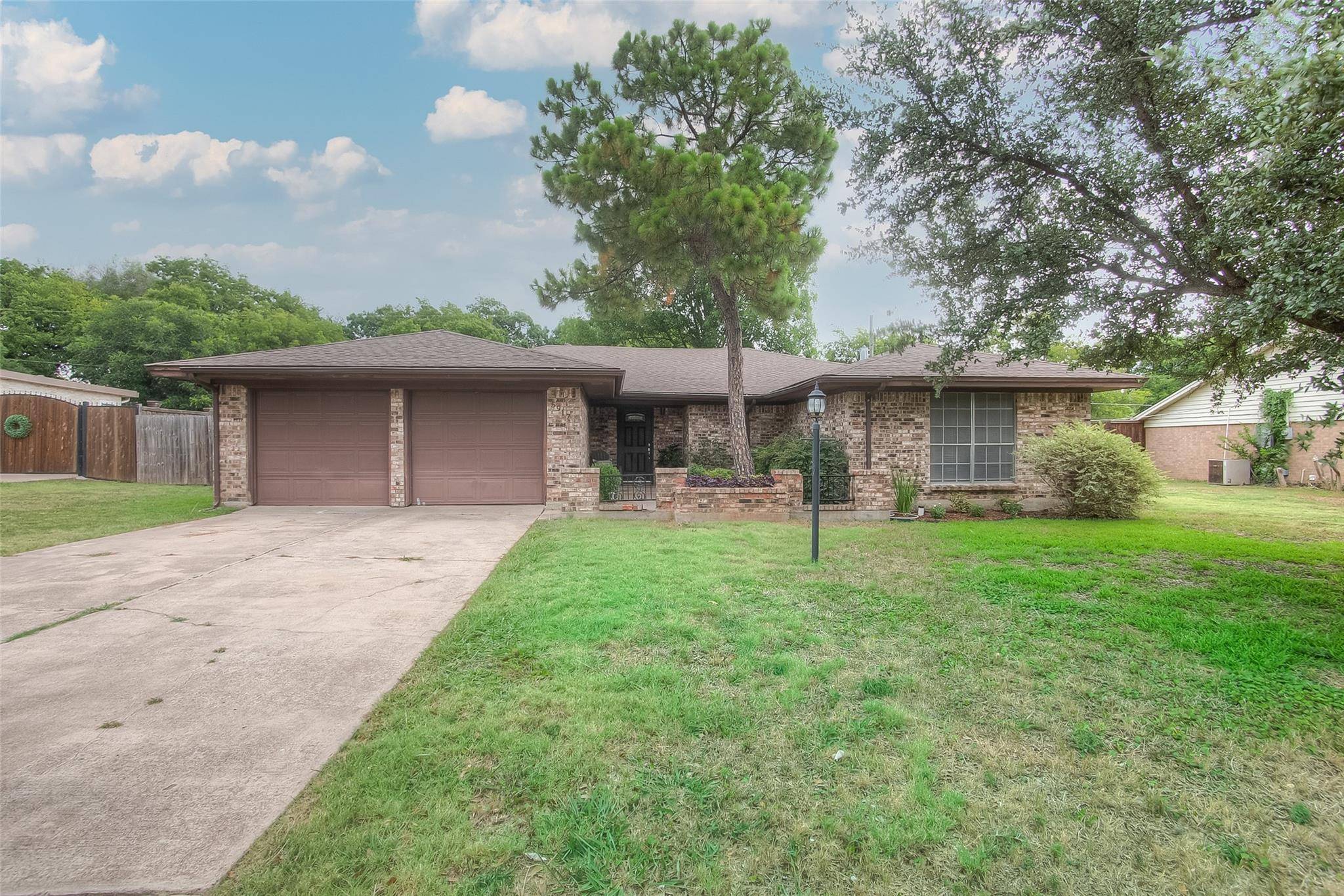 Fort Worth, TX 76133,5917 Rayburn Drive