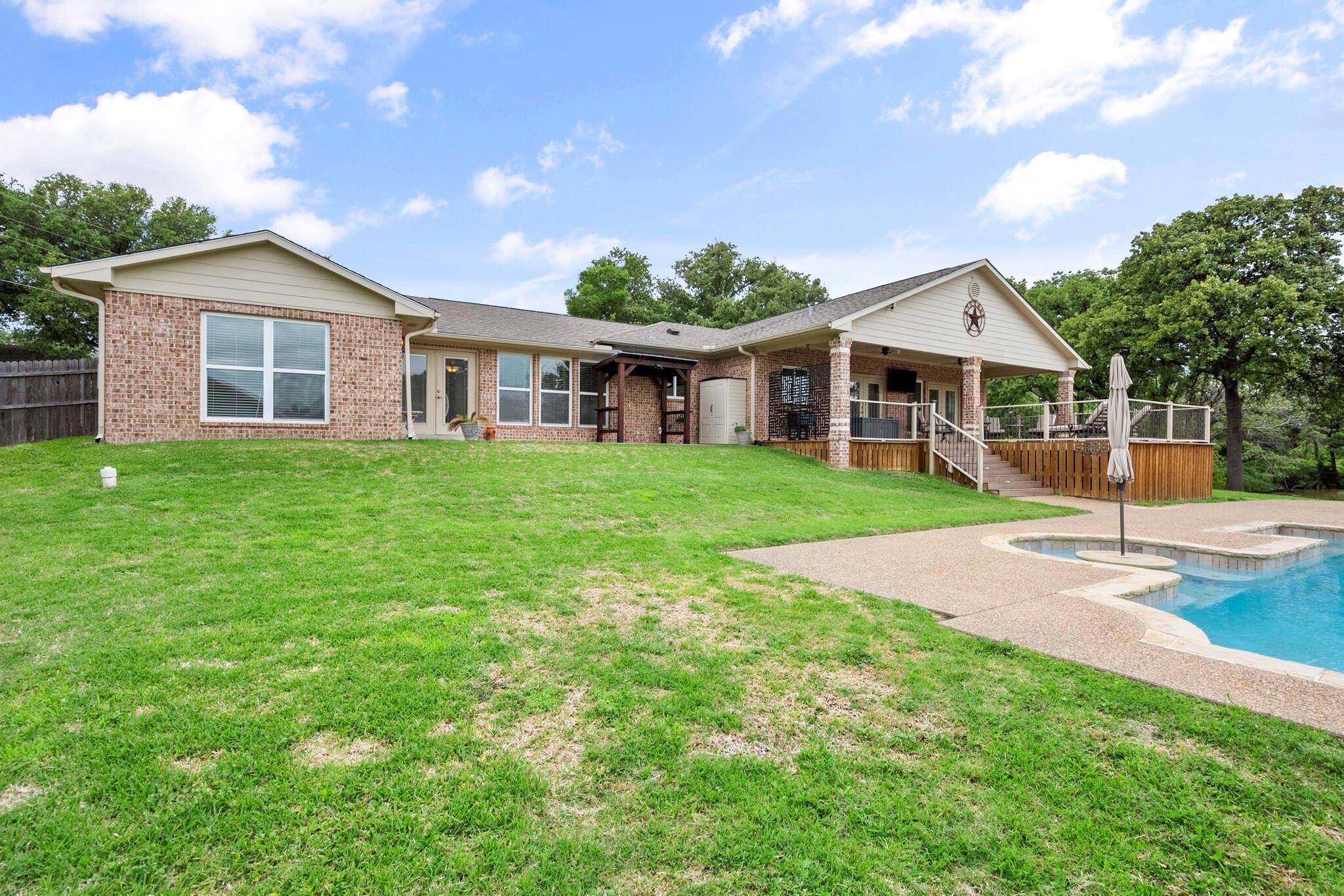 Kemp, TX 75143,1041 Holiday Circle