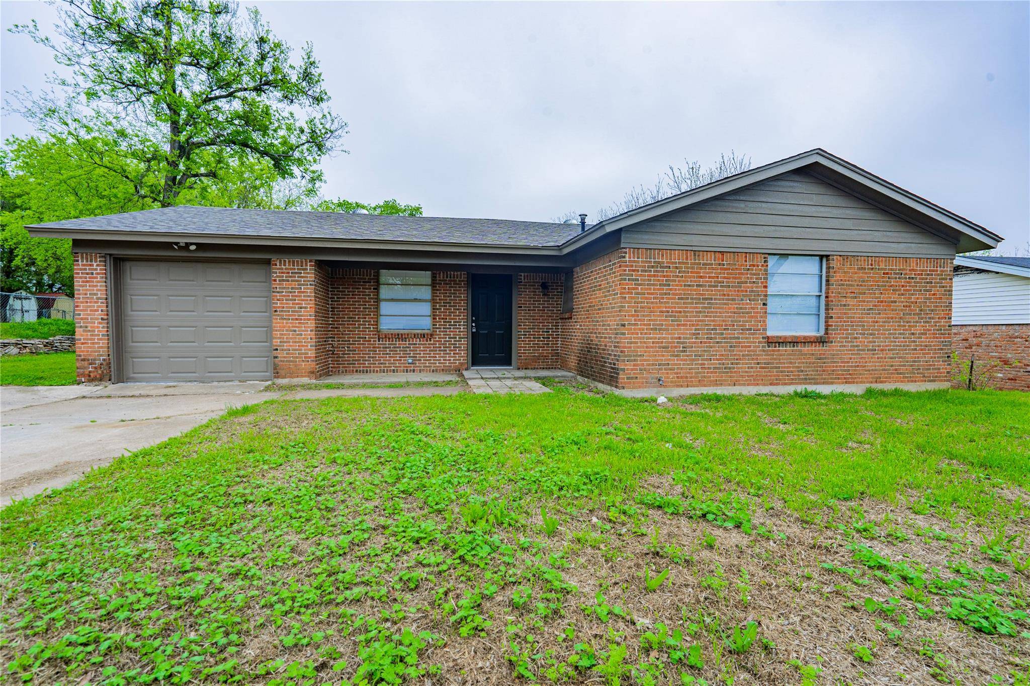 Weatherford, TX 76086,406 Hogle Street