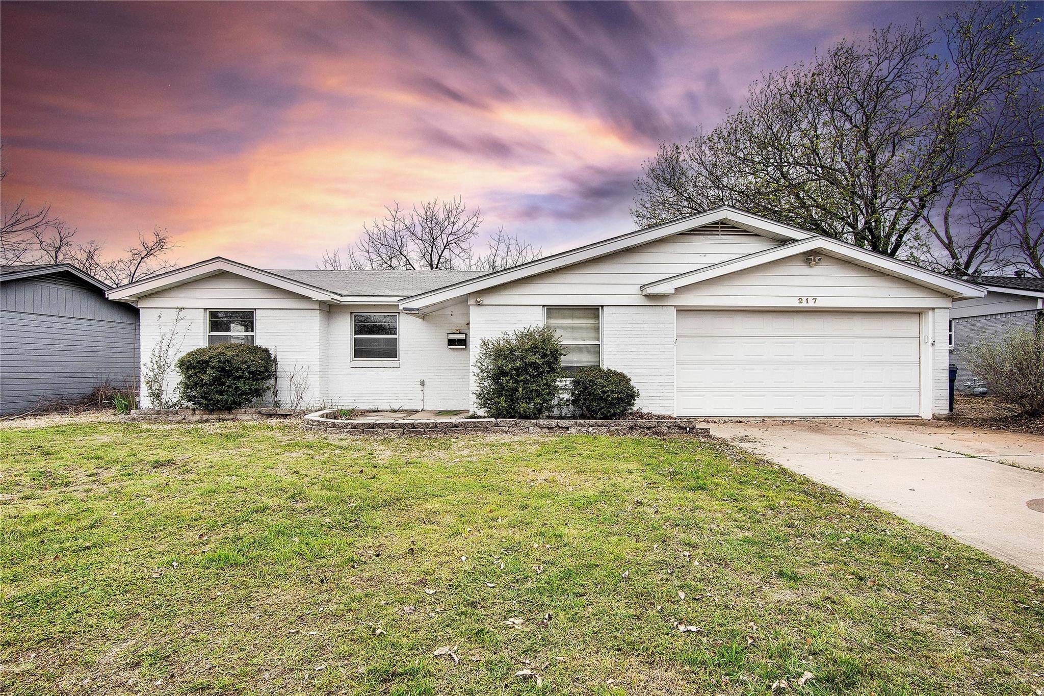 Burleson, TX 76028,217 Jayellen Avenue