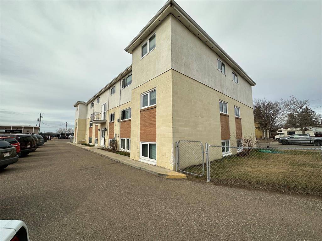 Brooks, AB T1R 0T2,104 1 ST E