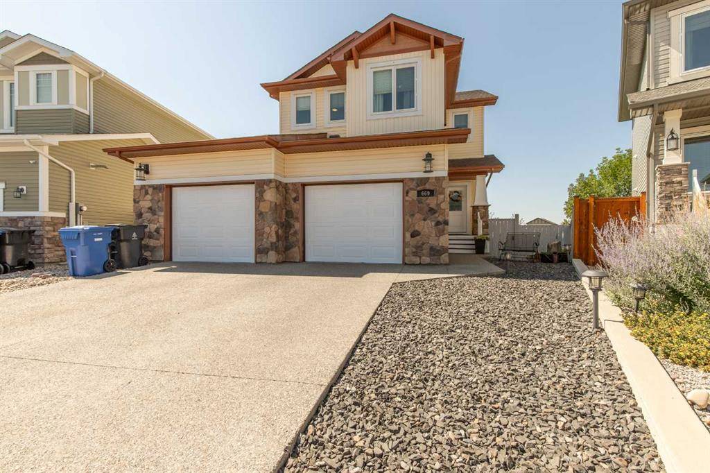 Lethbridge, AB T1J 5G1,669 Twinriver CRES W