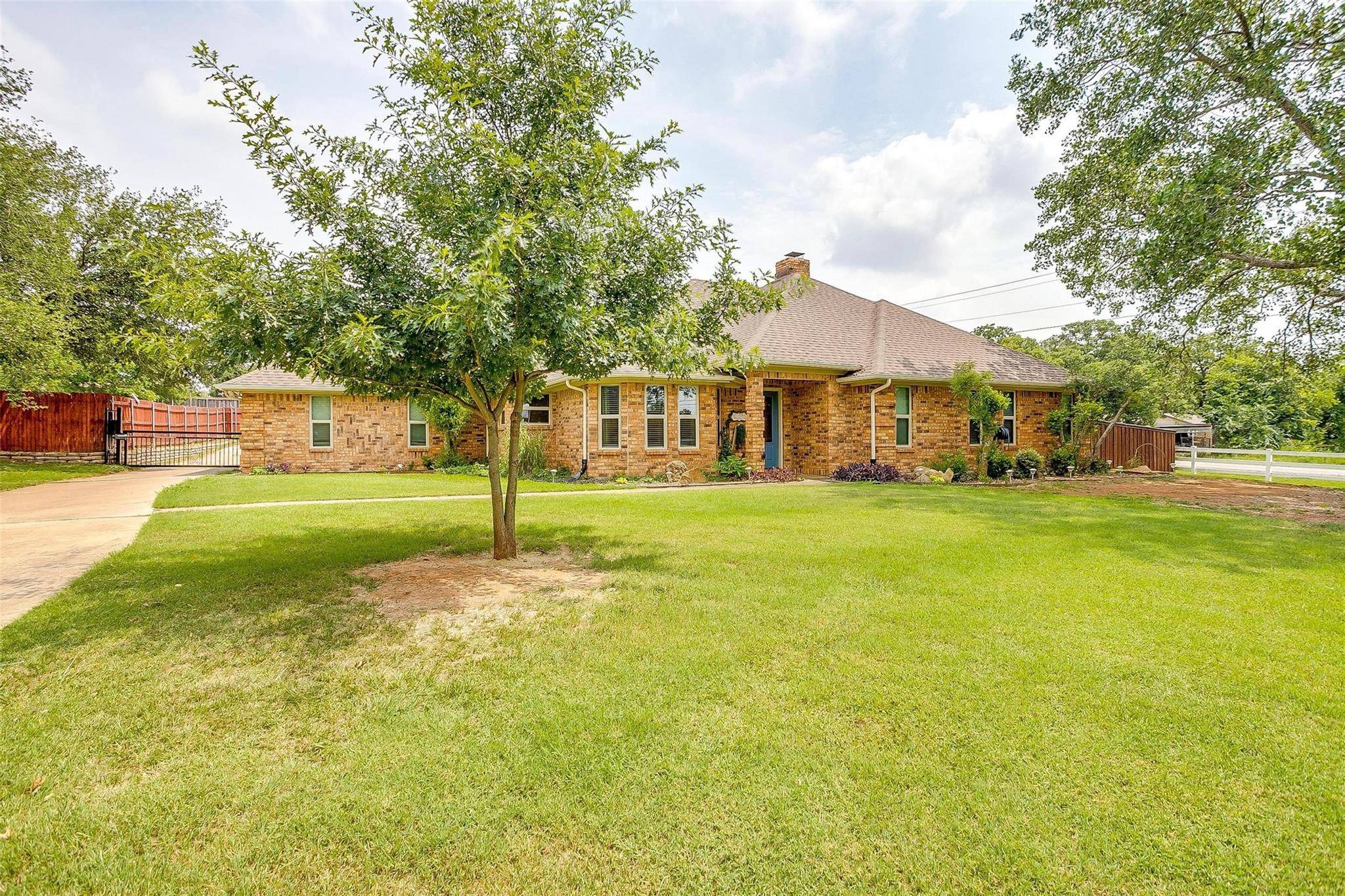 Burleson, TX 76028,100 Longbranch Road