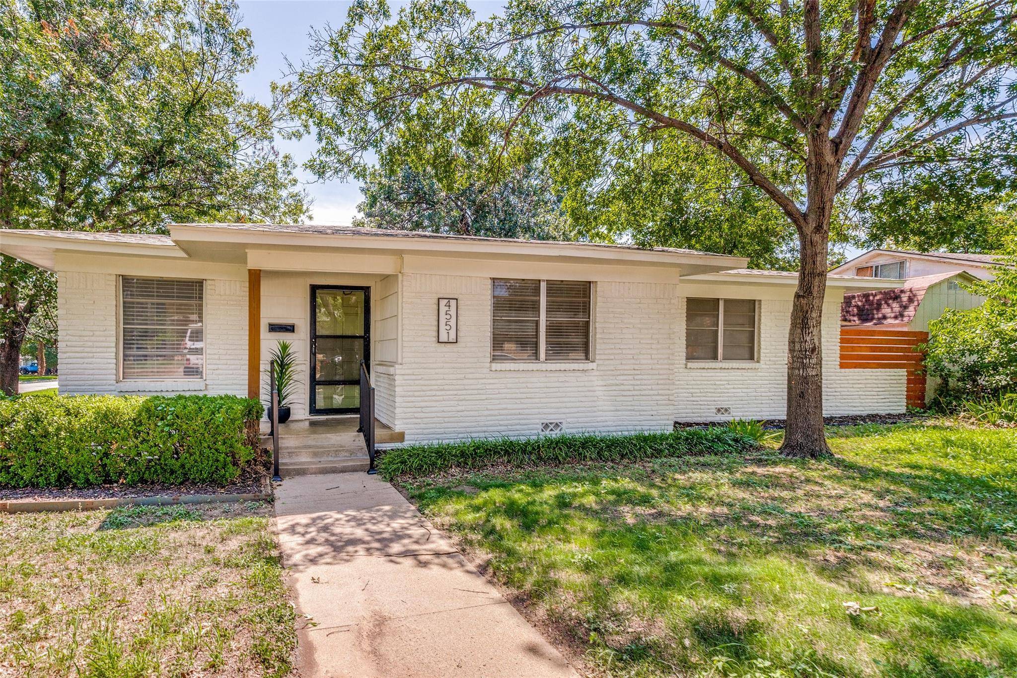 Fort Worth, TX 76133,4551 Cockrell Avenue