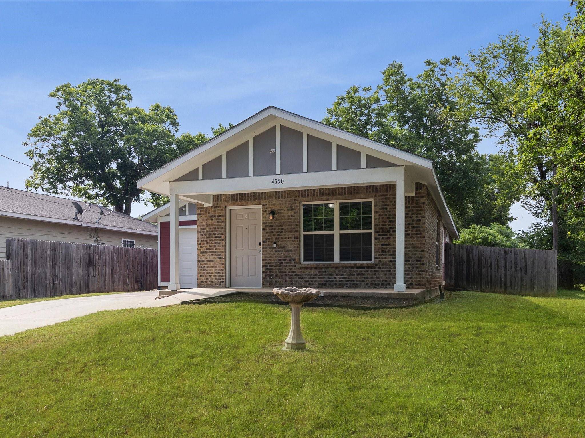 Dallas, TX 75216,4550 Solar Lane