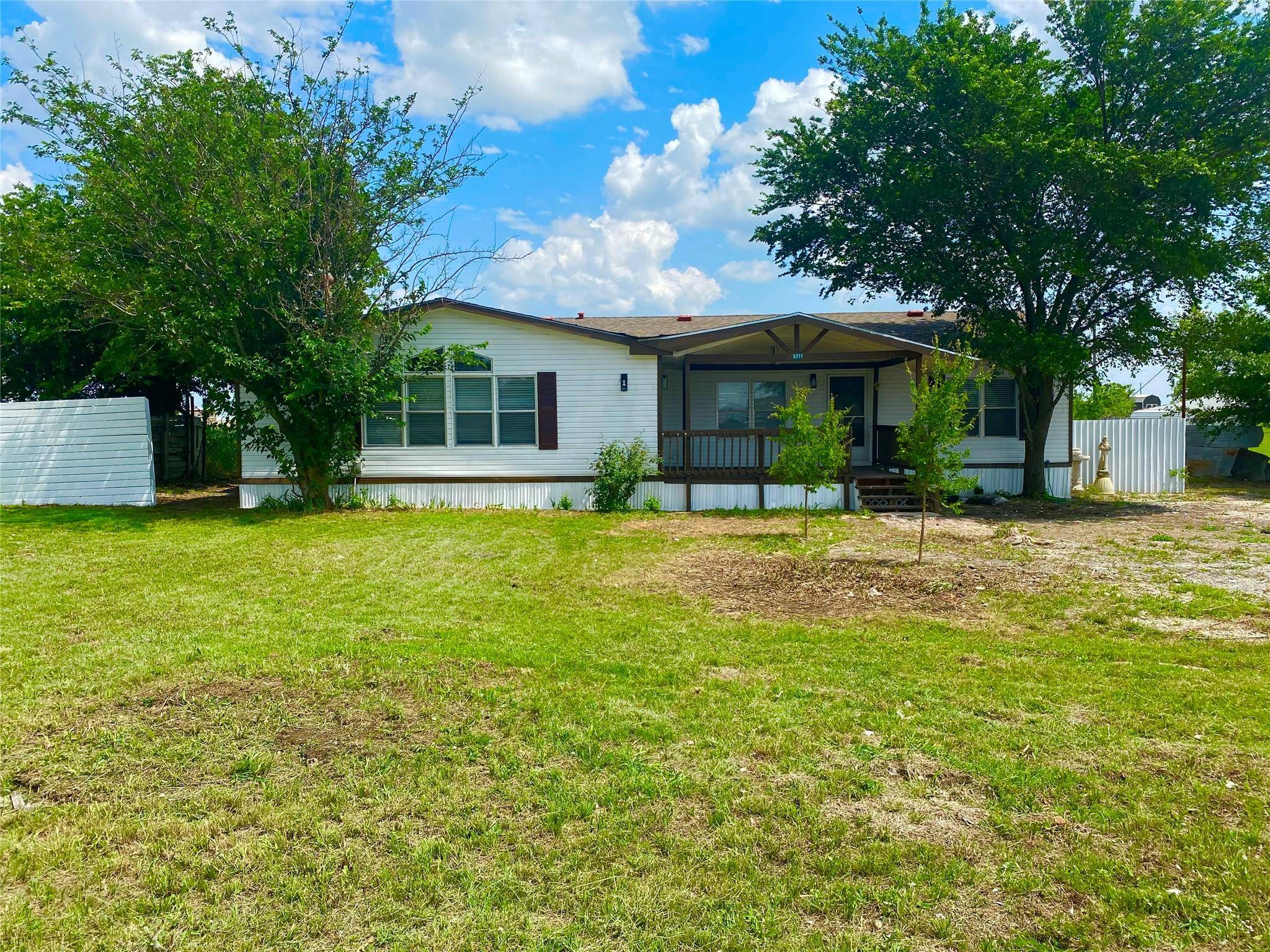 Granbury, TX 76049,5711 N Sunchase Drive