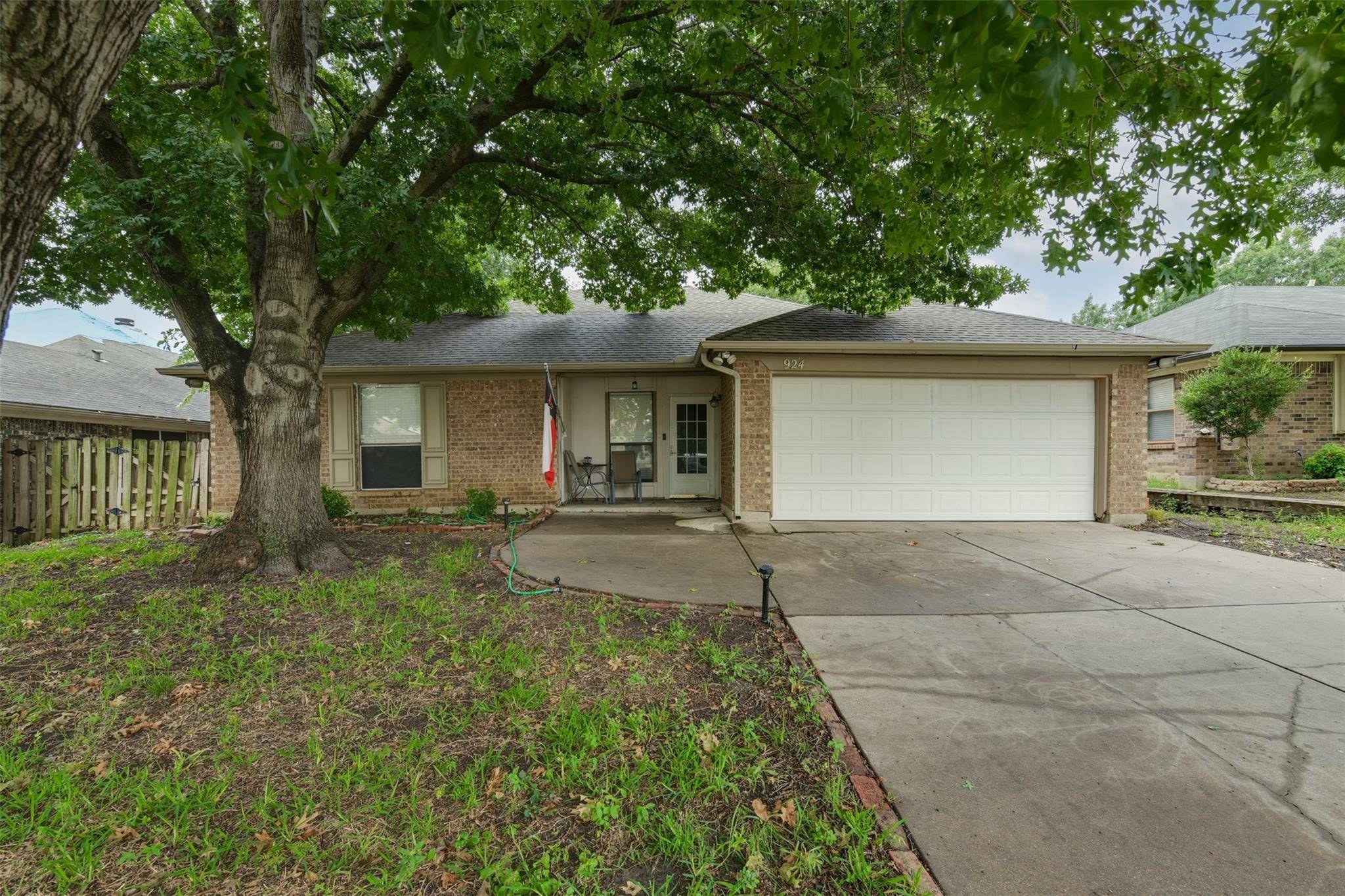 Arlington, TX 76017,924 Thistle Ridge Lane