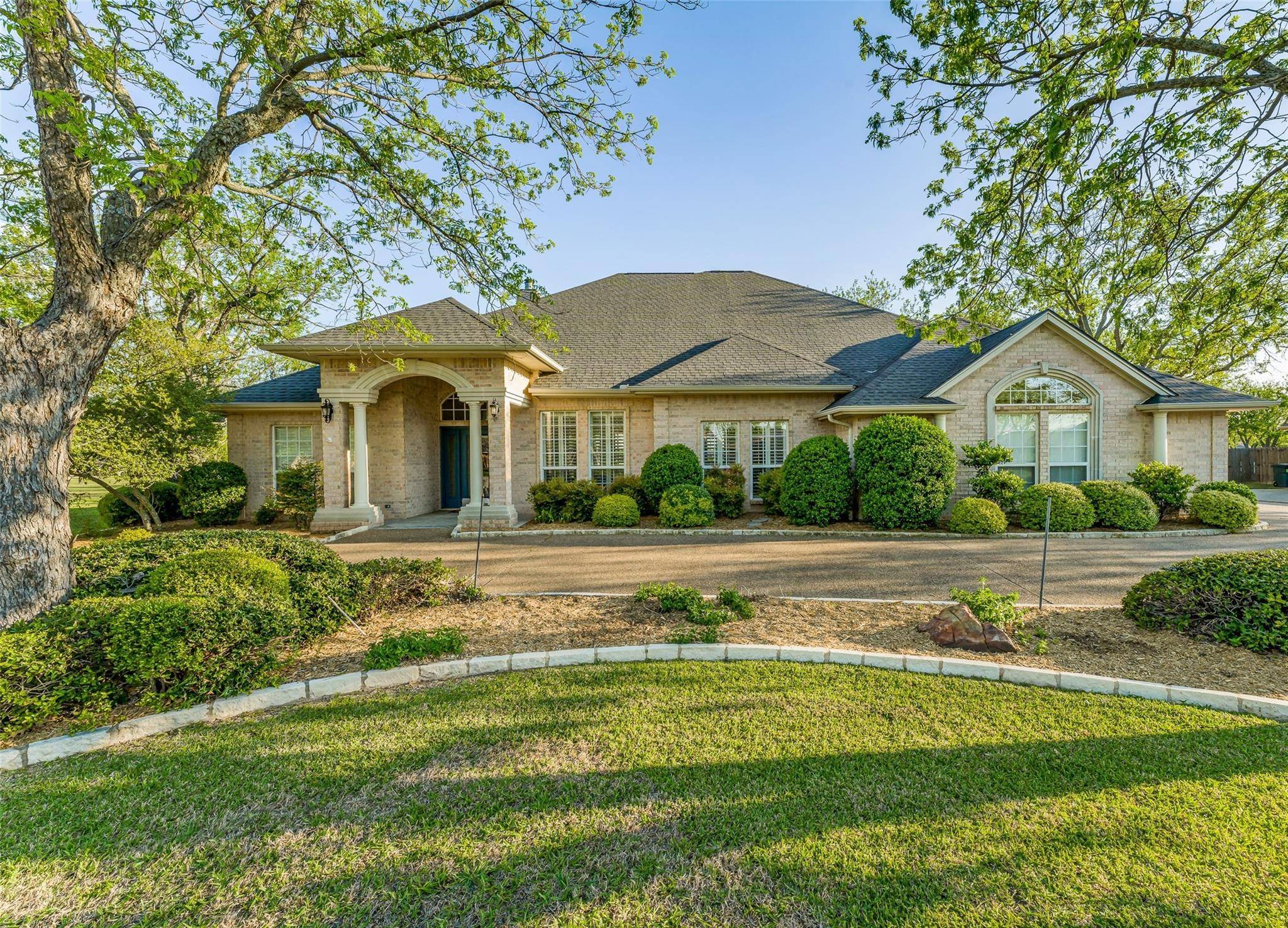 Granbury, TX 76049,5911 Nutcracker Drive