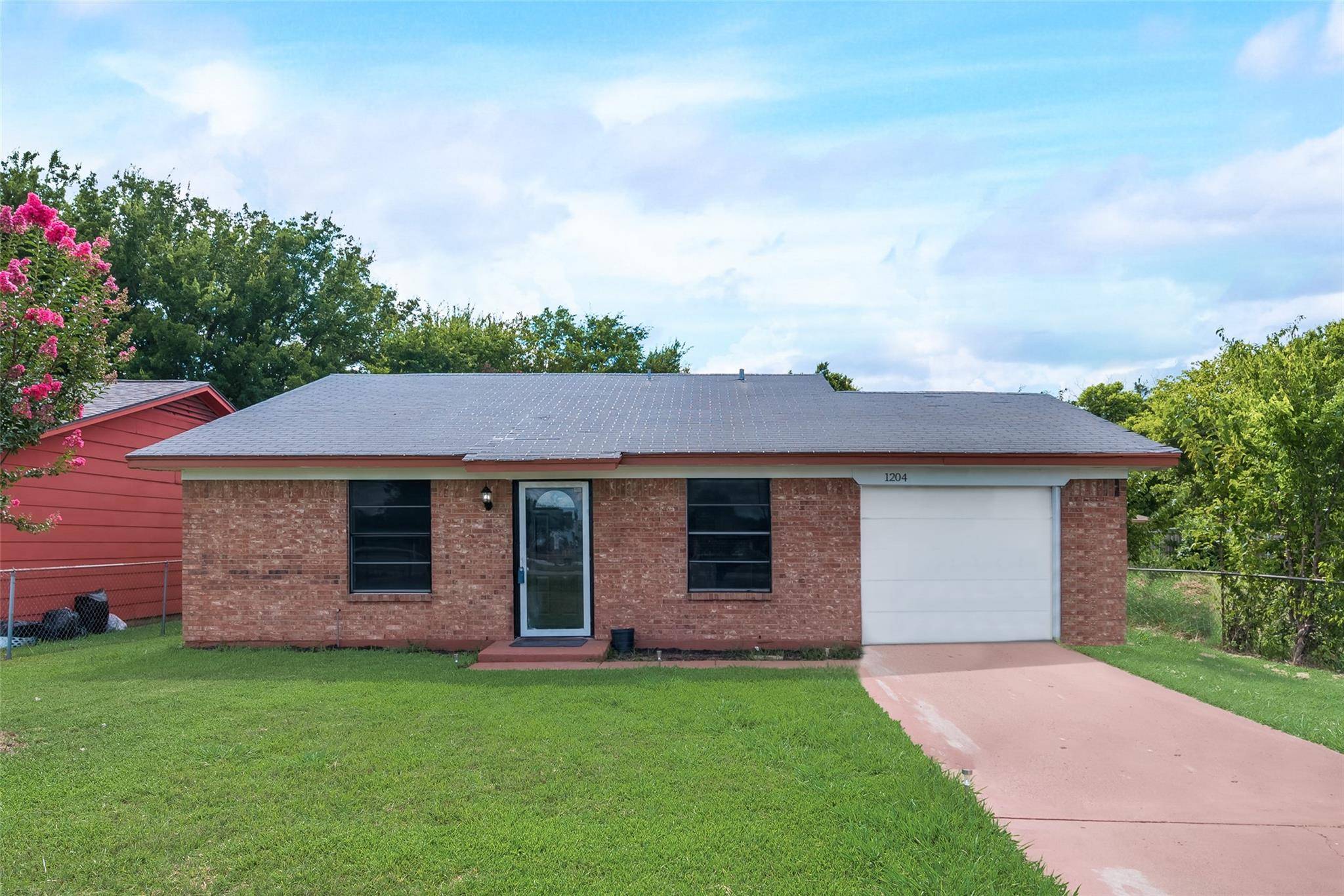 Terrell, TX 75160,1204 S Adelaide Street