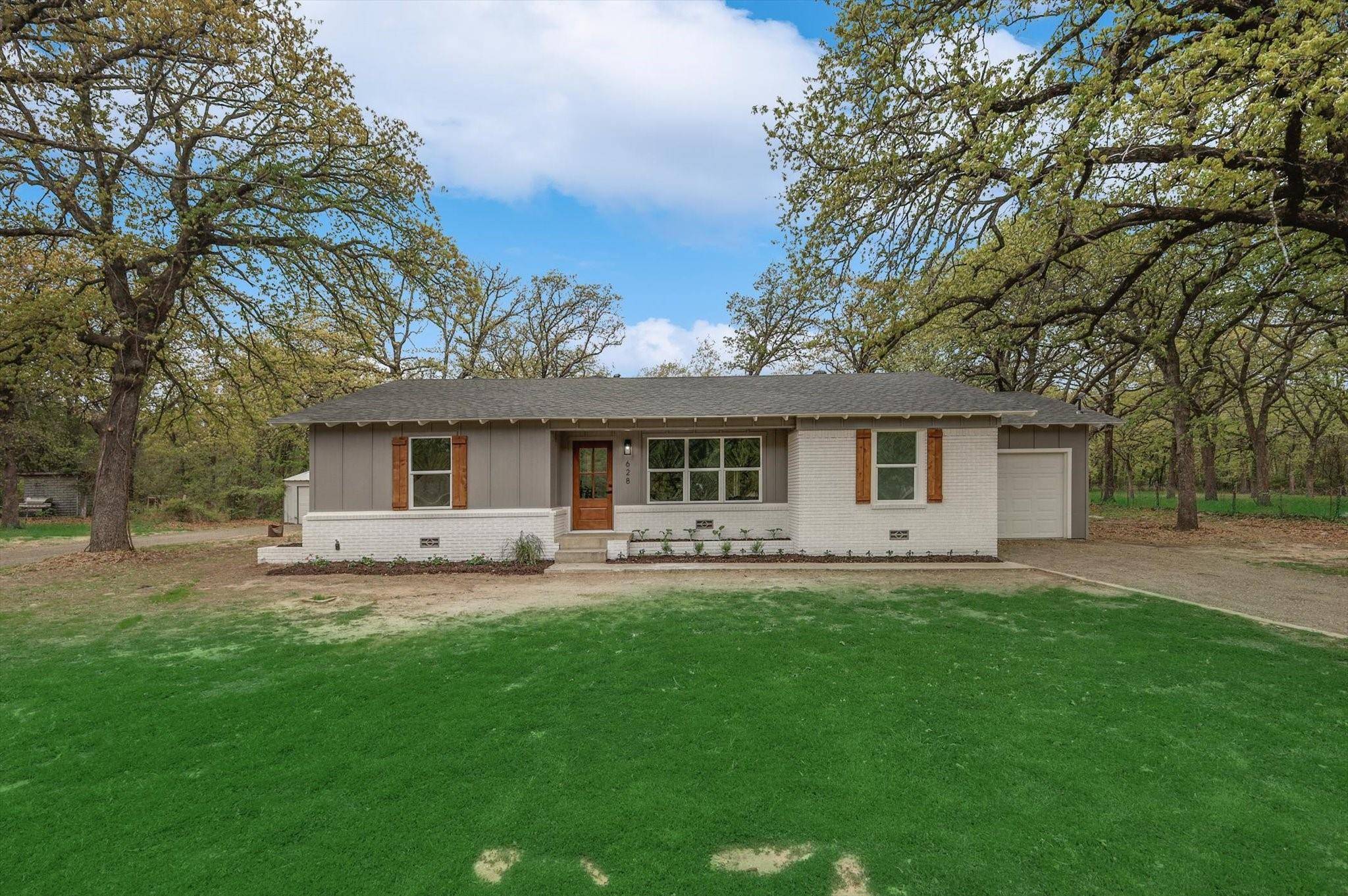 Azle, TX 76020,628 Polly Avenue