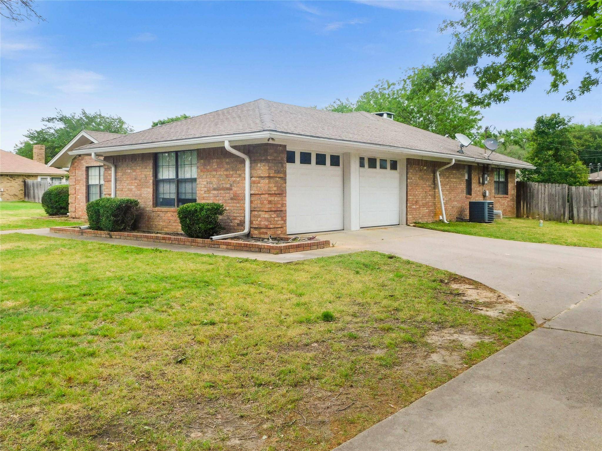 Athens, TX 75751,223 Colonial Circle