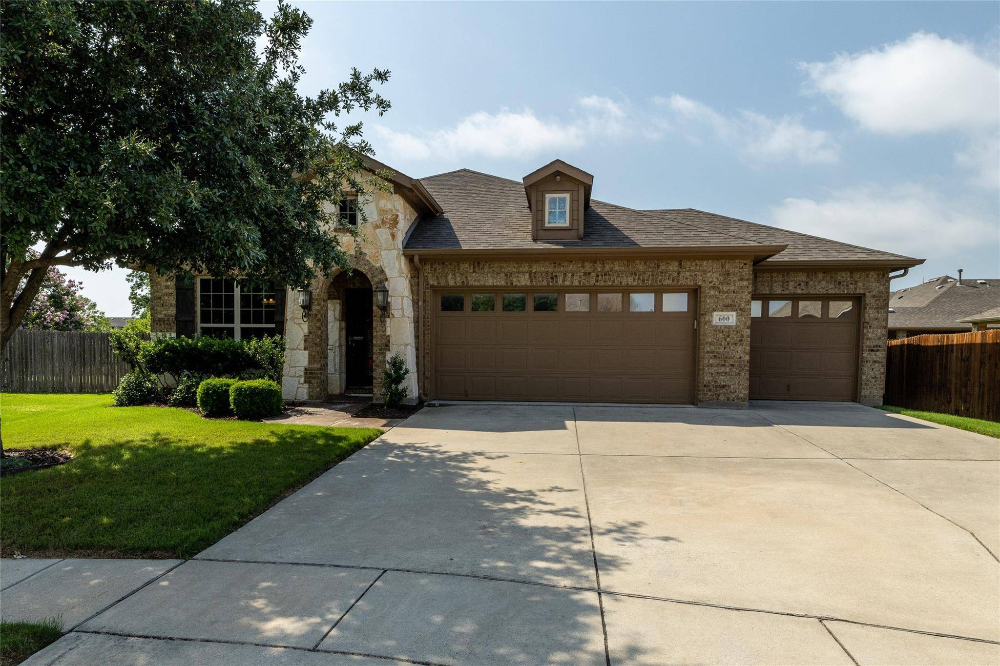 Arlington, TX 76002,600 Sinclair Court