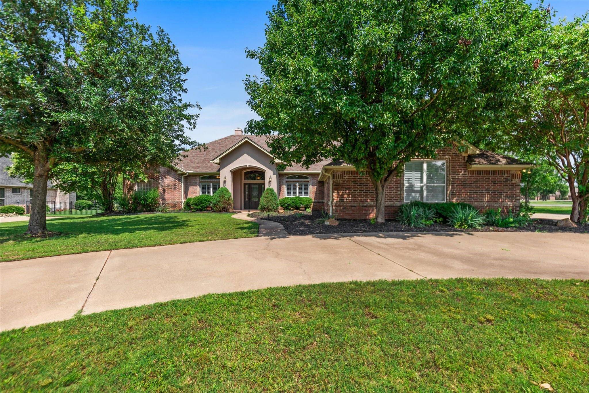 Granbury, TX 76049,6401 Colonial Drive