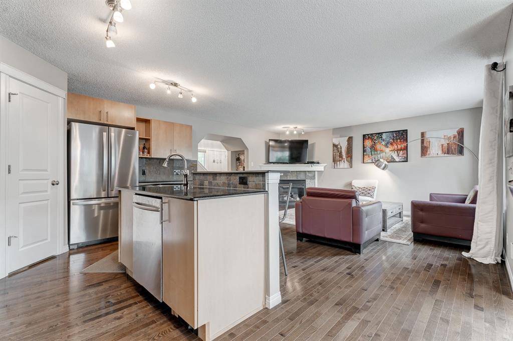 Calgary, AB T3H5W4,67 Cougarstone LNDG SW