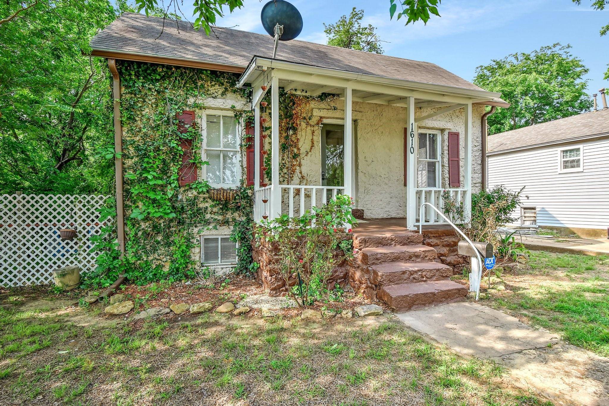 Denison, TX 75020,1610 W Elm Street