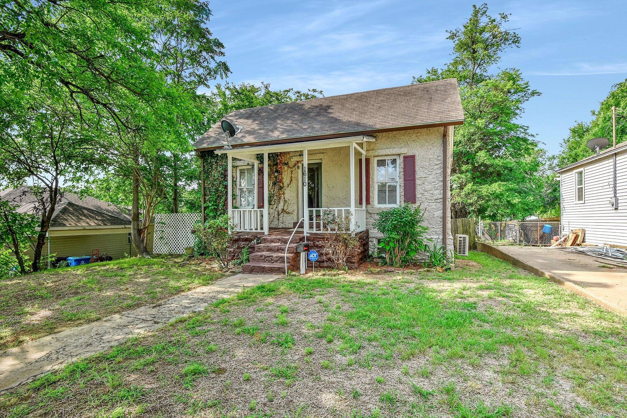 Denison, TX 75020,1610 W Elm Street