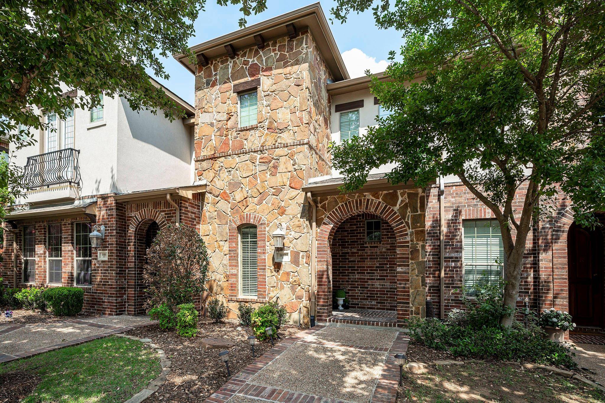 Irving, TX 75063,8612 Augustine Road