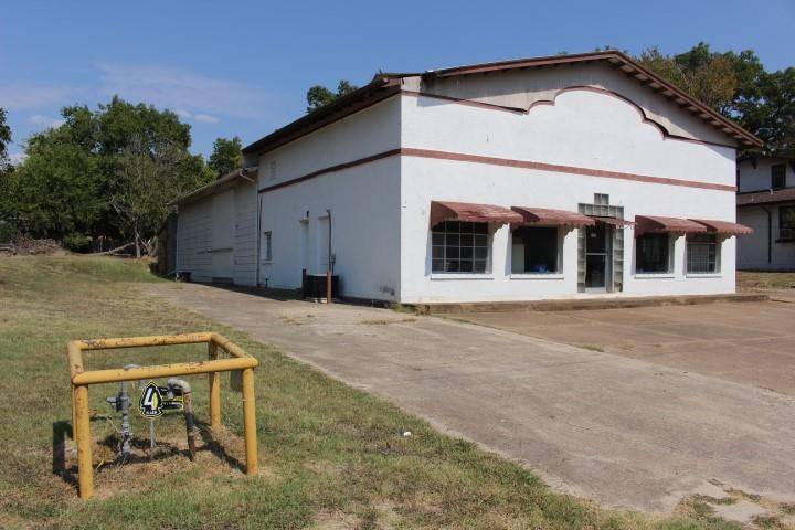 Bonham, TX 75418,812 W 7th St