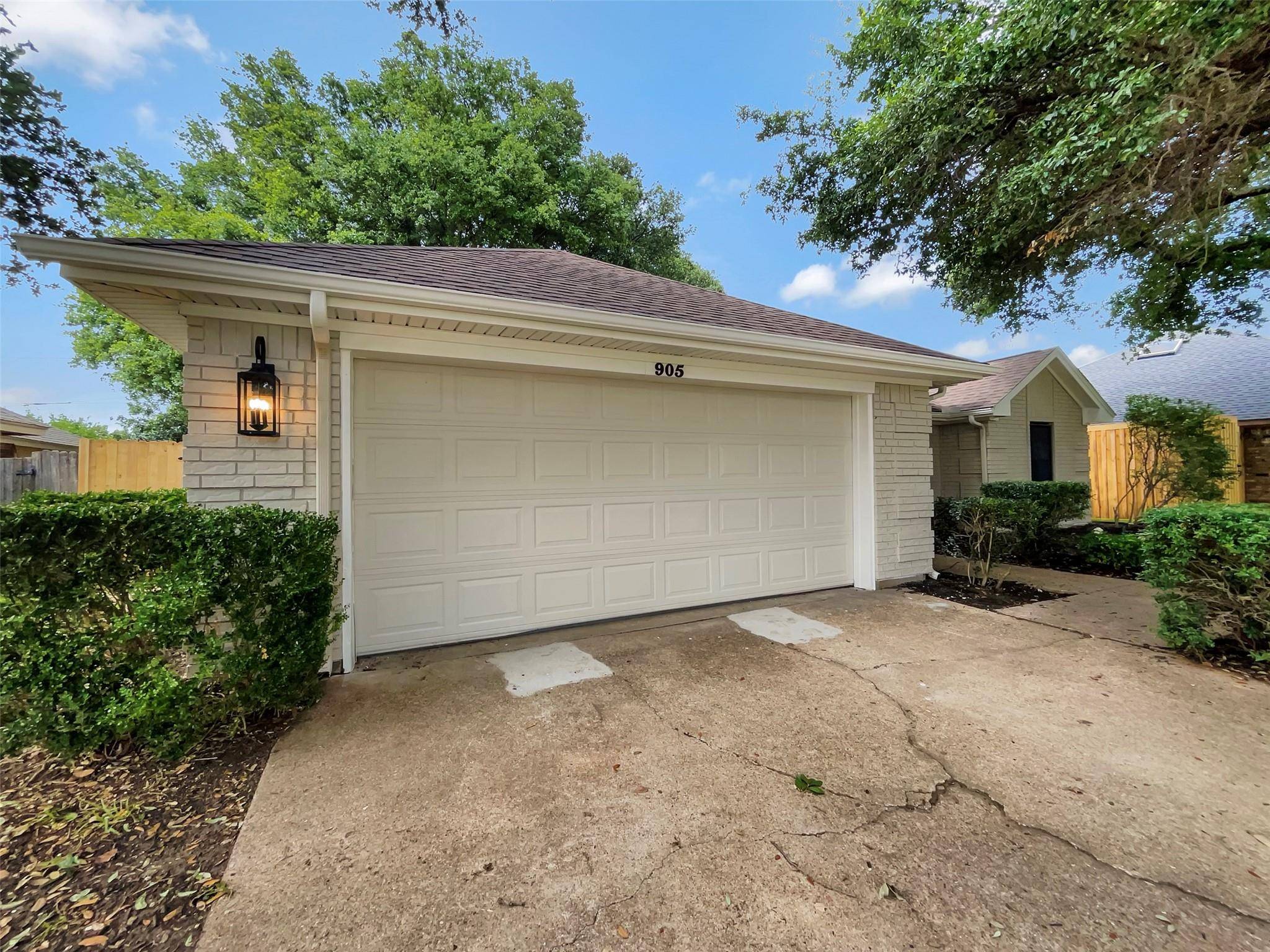 Arlington, TX 76018,905 Springleaf Lane