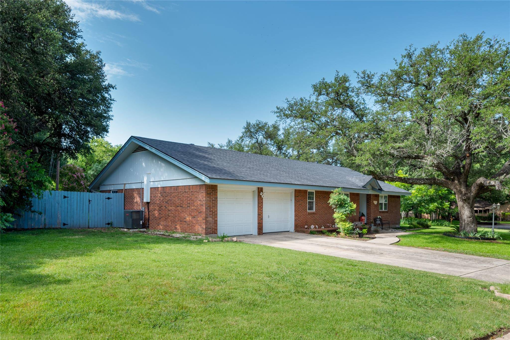 Brownwood, TX 76801,102 Lakeview Court