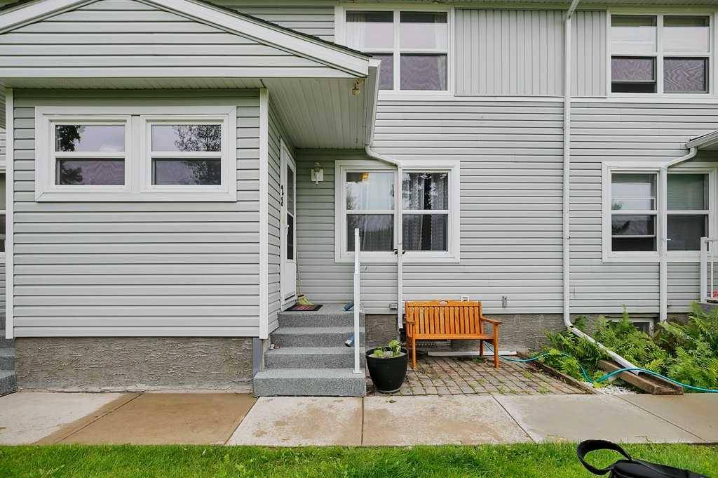 Springbrook, AB T4S1V3,28 Poplar CRES