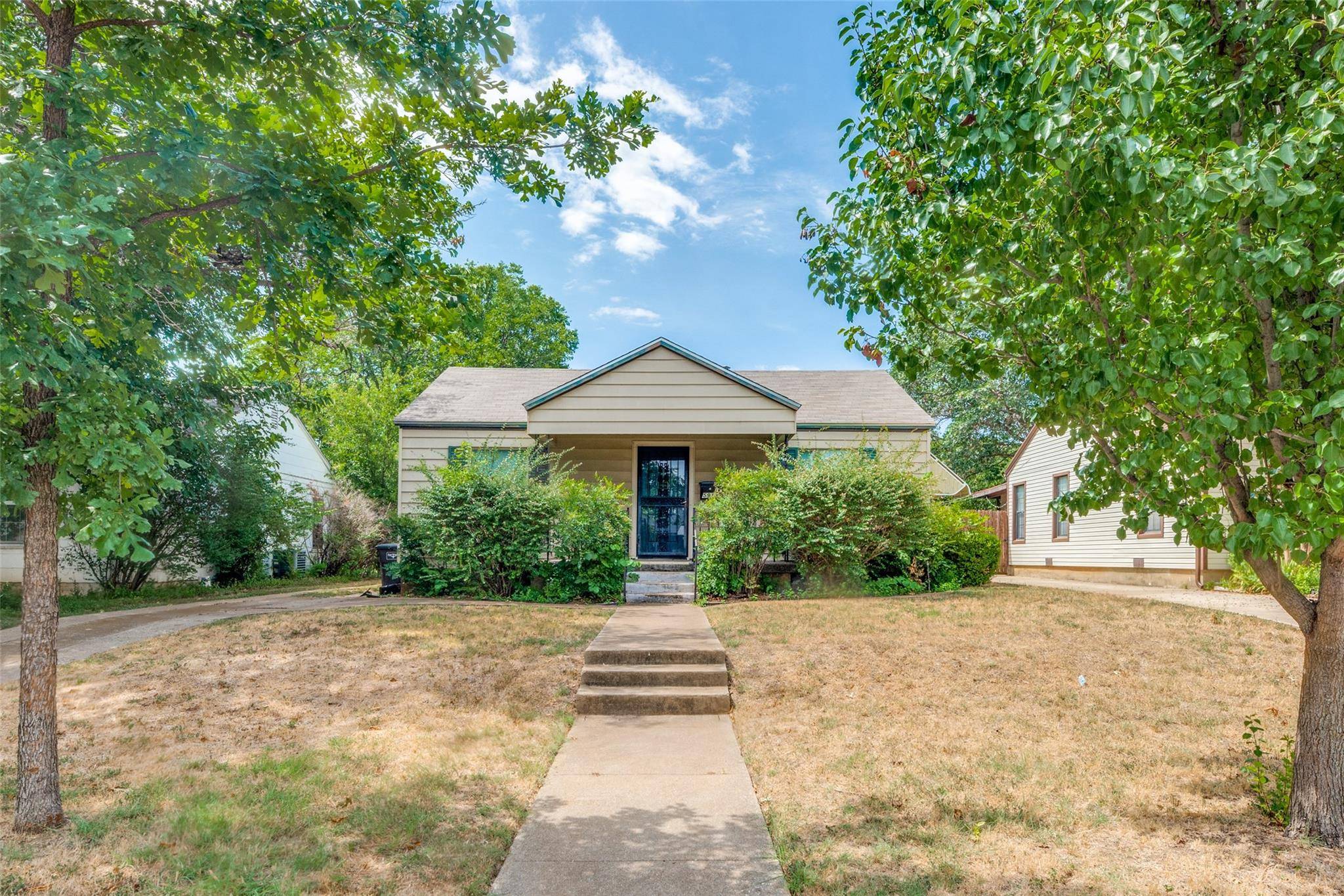 Fort Worth, TX 76107,5913 Locke Avenue