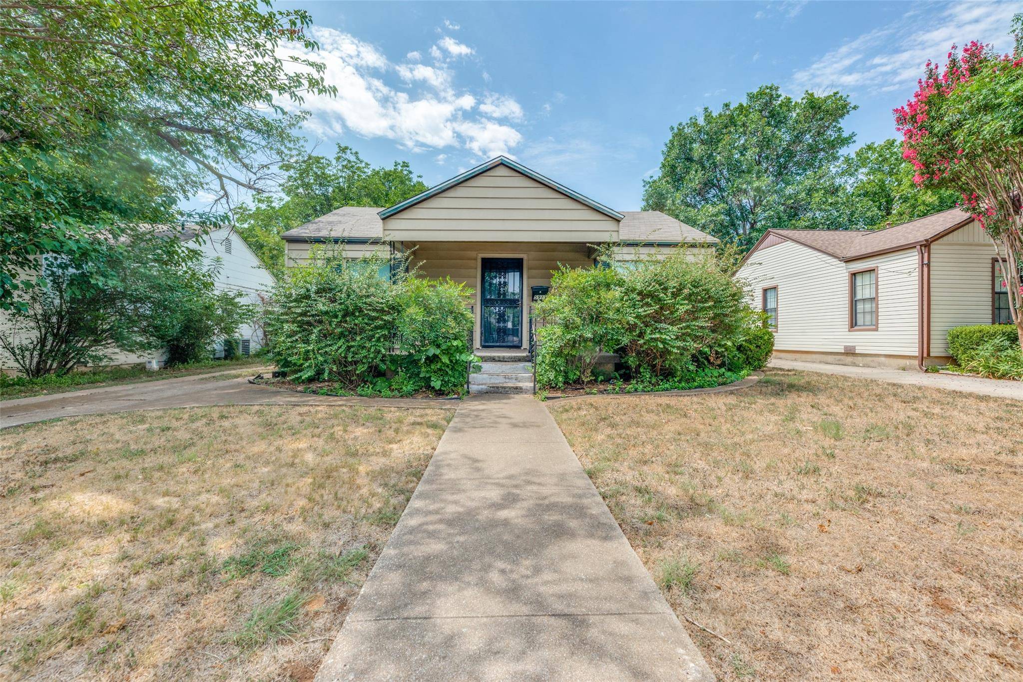 Fort Worth, TX 76107,5913 Locke Avenue